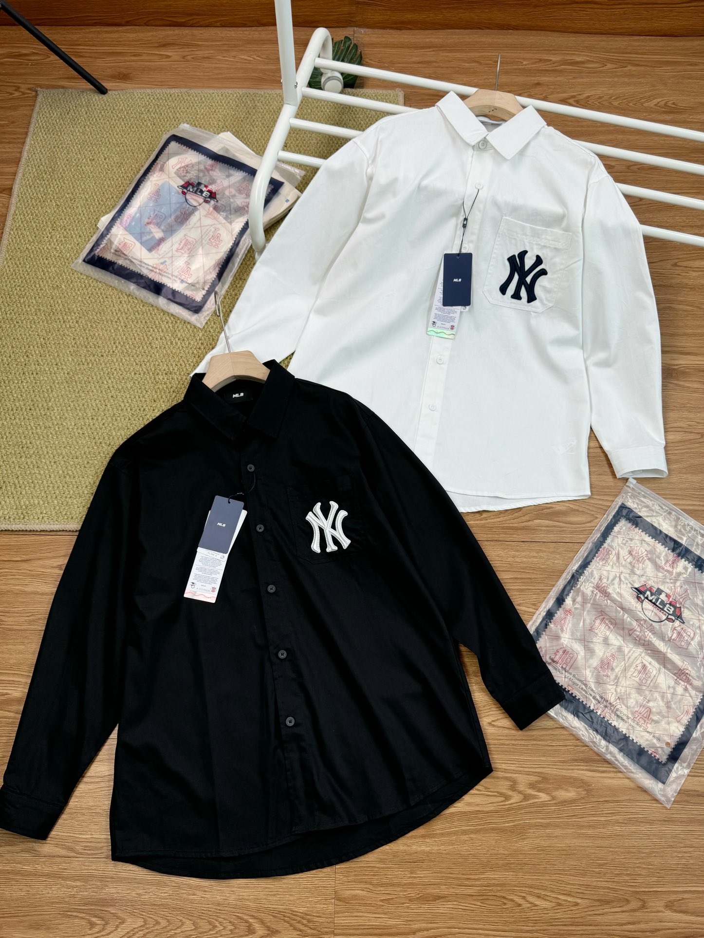 MLB Kleding Overhemden Zwart Wit Borduurwerk Unisex Zomercollectie