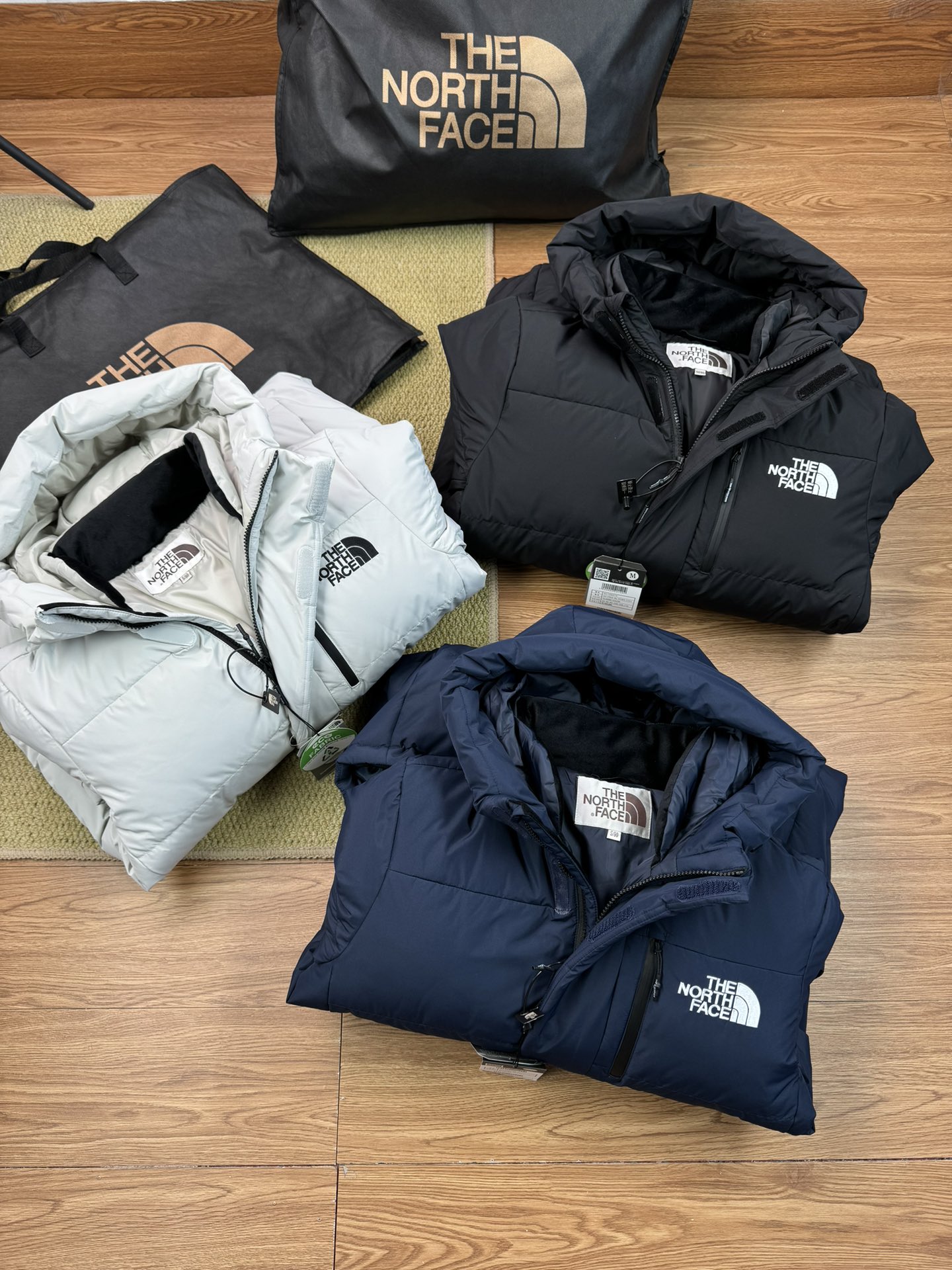 The North Face Kleding Bontmantel Replica -ontwerper
 Zwart Wit Borduurwerk Unisex Witte eend naar beneden Wintercollectie Bovenzijde met capuchon