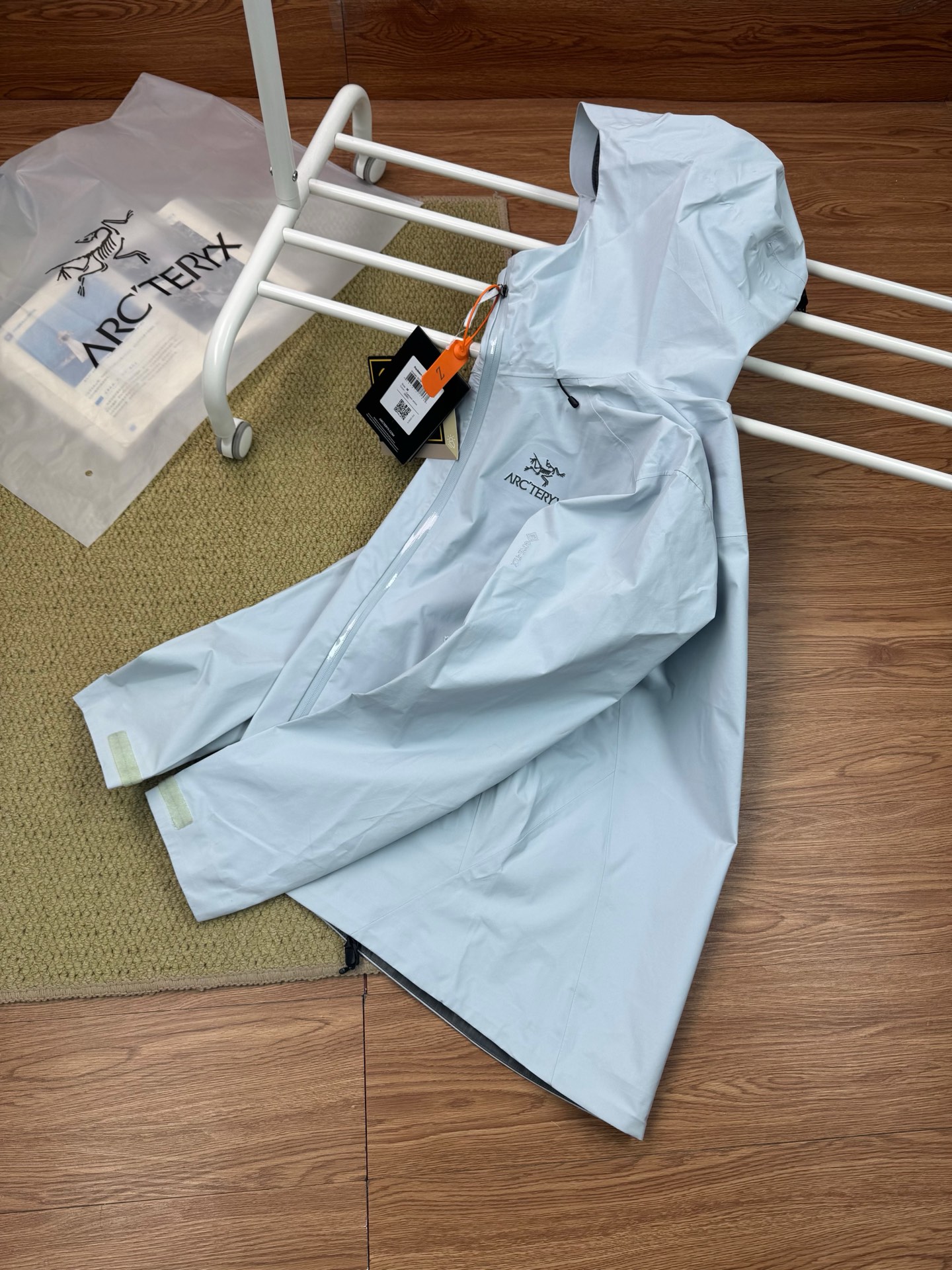 Arc'teryx Beta Lightweight Jacket: Waterproof, Windproof, Breathable - Unisex