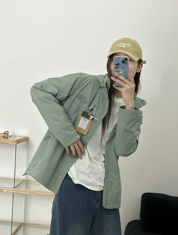 The North Face Men's Windproof Waterproof Breathable Ski Jacket