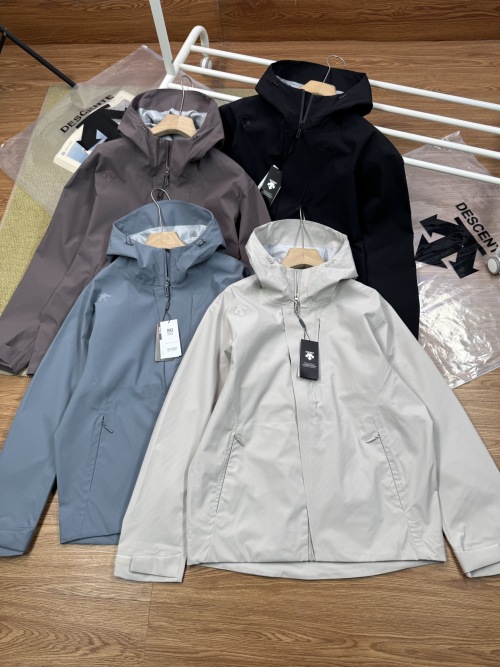 Descente Urban Commuter Windproof Waterproof All Glue Jacket 1 Descente Urban Commuter Windproof Waterproof All Glue Jacket