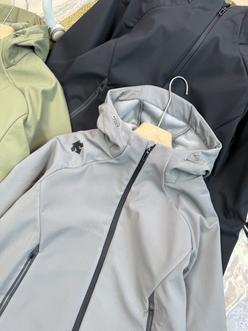 Descente Men's Training Fleece Lined Water-Resistant Hooded Windbreaker Jacket 35 Descente Men's Training Fleece Lined Water-Resistant Hooded Windbreaker Jacket