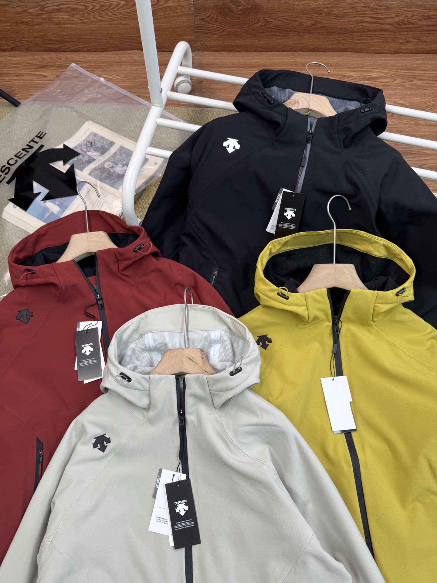 Descente Training Windproof Waterproof Jacket for Men - Stylish & Functional