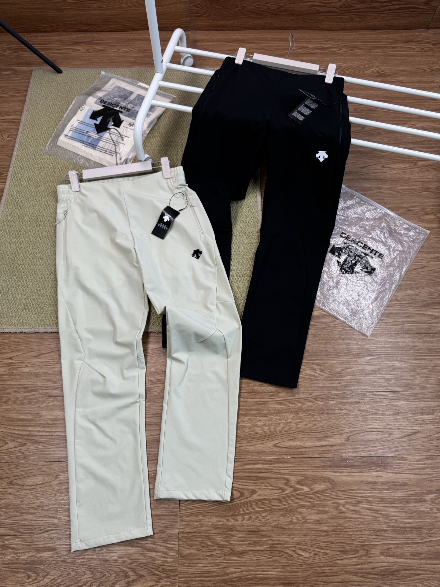 Descente Training Woven Lounge Pants - Lightweight, Breathable, and Stylish