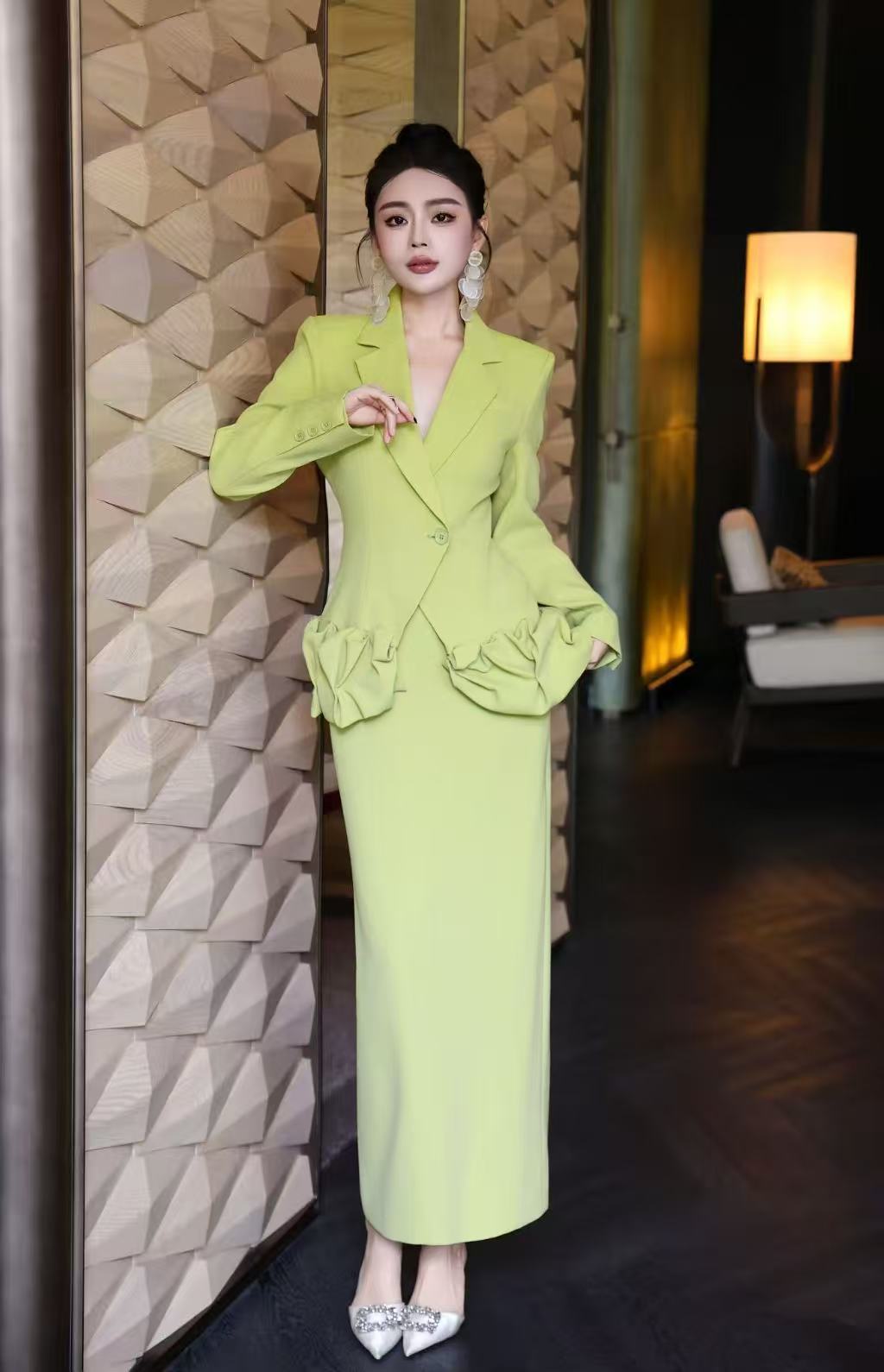 Elegant Two-Piece Suit Blazer and Skirt Set, Sophisticated Design for Women 2 i1756728036279 4574 0 2