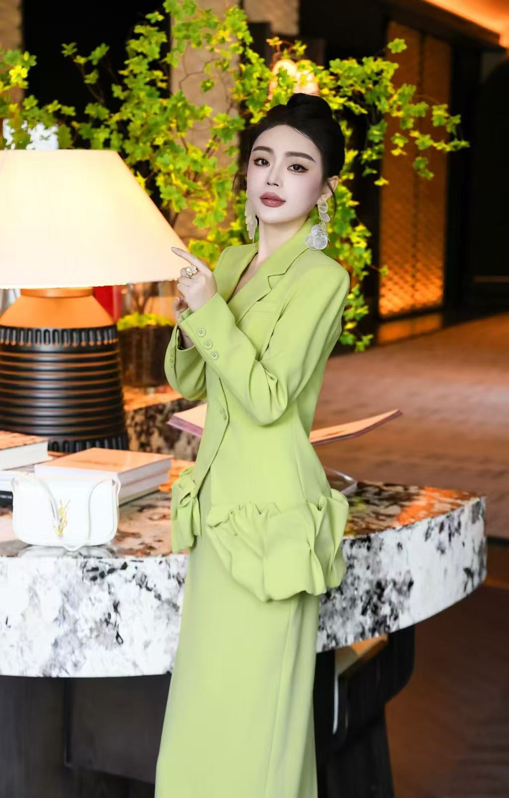 Elegant Two-Piece Suit Blazer and Skirt Set, Sophisticated Design for Women 7 i1756728037555 4309 0 7