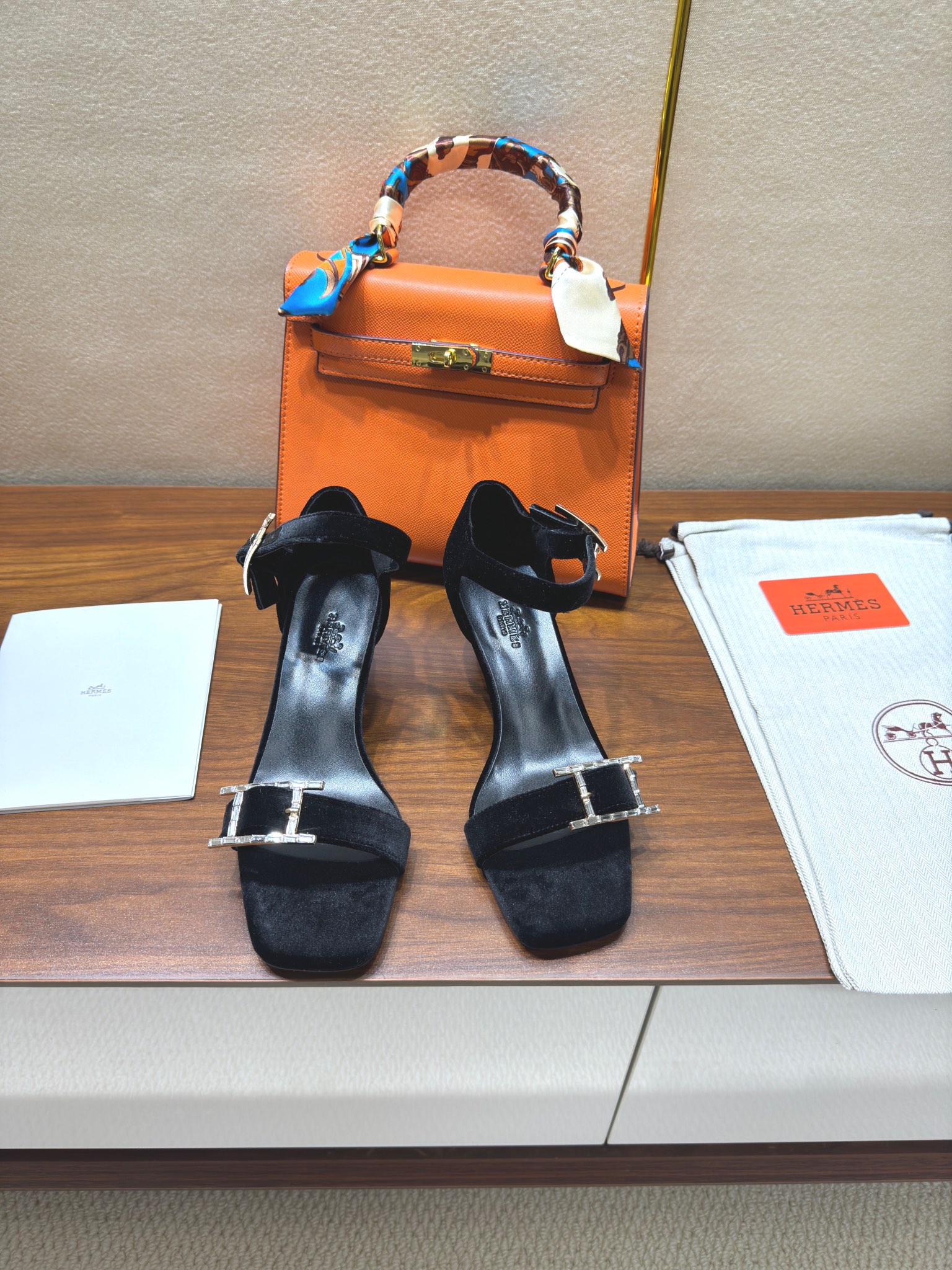 NO:249189,Hermes Classic H high heel sandals series are fashionable, classic and versatile, super comfortable, took half a year to disassemble the original version, ingenious spirit, every detail is the ultimate, the design is simple and smooth, creating a fashionable, classic and soft look. Material: original material, sheepskin inner footbed, Italian genuine leather outsole Heel height: 4.5cm SIZE34-42 (34.42 Customized, no return or replacement), high heels sandals, hermes, hermes, sandals, high heels, sheepskin, Leather soles19860909Hermes 爱马仕经典H高跟凉鞋系列时尚经典又百搭 超级舒服 历时半年拆卸原版开发 匠心精神 每个细节都做到极致 设计简约流畅 打造时尚经典柔美造型 材质: 原版材质,羊皮内里垫脚,意大利真皮大底 跟高: 4.5cm  SIZE34-42（34.42 定制不退不换）,高跟鞋凉鞋,hermes,hermes,sandals,high heels,sheepskin,Leather soles,Women's Shoes