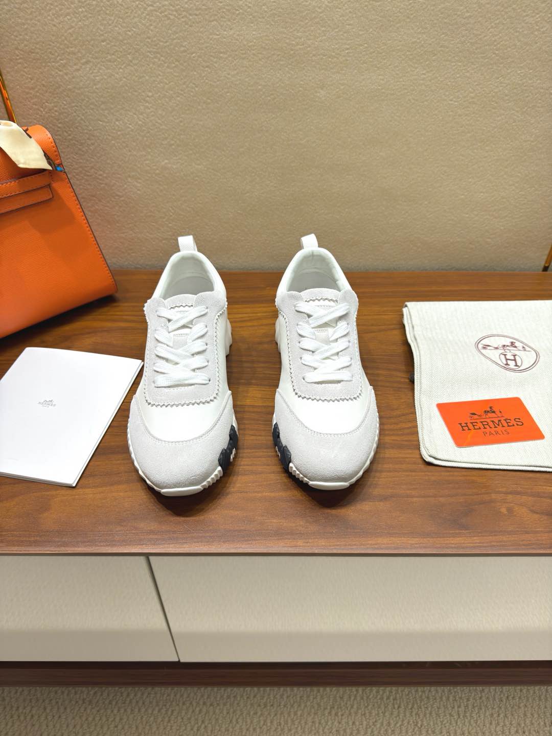 NO:259528,Men's 40 Hermes 24 new sports shoes Hjia giga sports shoes new height 3cm, a magical artifact Original mold open sole, very stylish and light, full foot feeling size34-46 (customized for 34.45.46), casual shoes/sports, hermes, hermes, sneakers19860909男40Hermes 爱马仕24运动鞋新品 H家giga运动鞋新品 增高3cm ,妥妥神器一枚 原版开模大底,很有型很轻便,脚感满分 size34-46（34.45.46定做）,休闲鞋/运动鞋,hermes,hermes,sneakers,Women's Shoes