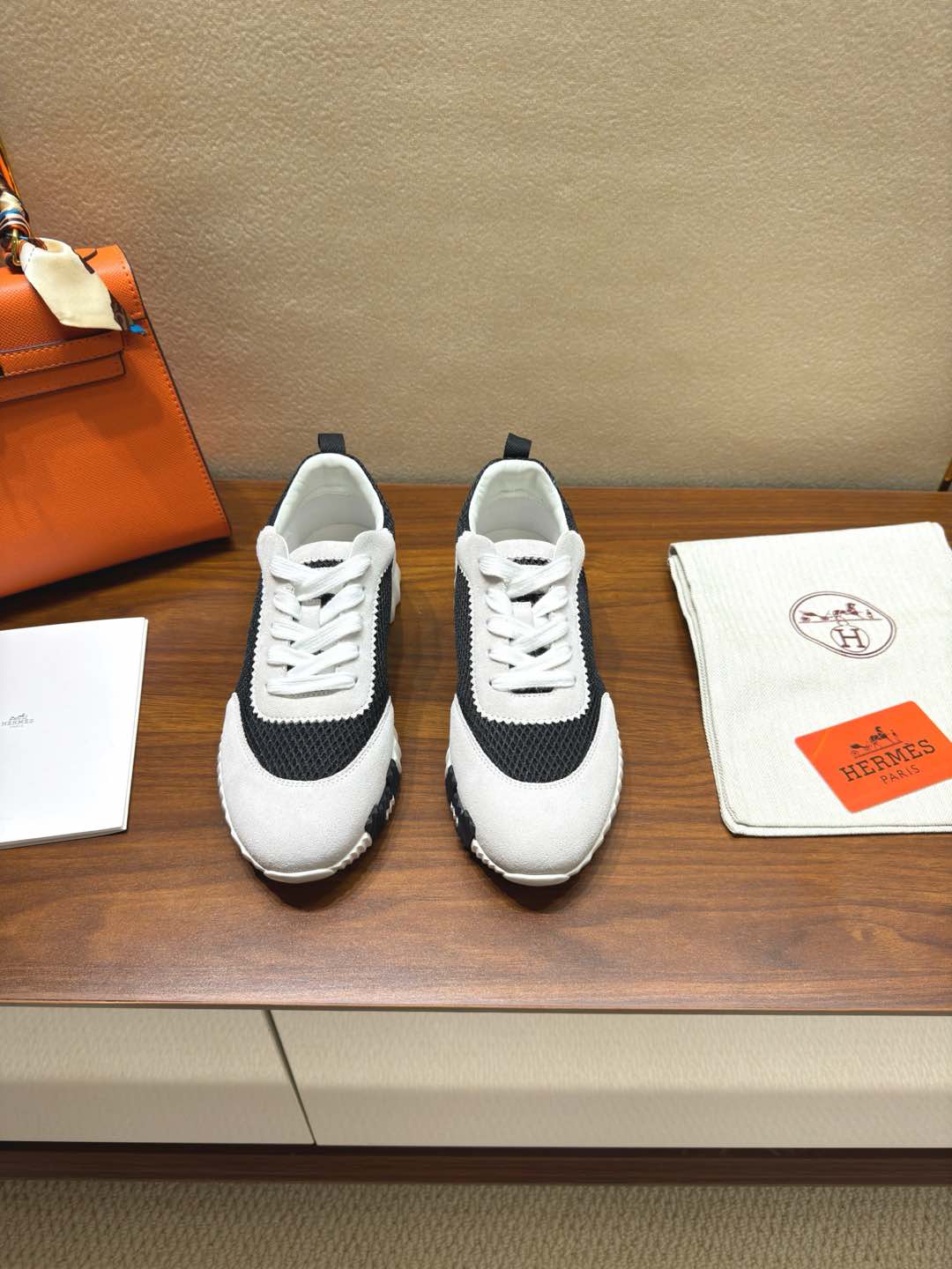 NO:259529,Men's 40 Hermes 24 new sneakers, new H-giga sneakers, **3cm, a perfect artifact, original mold open sole, very stylish and light, full-size size34-46 (customized for 34.45.46), casual shoes/sports, hermes, hermes, sneakers19860909男40Hermes 爱马仕24运动鞋新品 H家giga运动鞋新品 **3cm ,妥妥神器一枚 原版开模大底,很有型很轻便,脚感满分 size34-46（34.45.46定做）,休闲鞋/运动鞋,hermes,hermes,sneakers,Women's Shoes