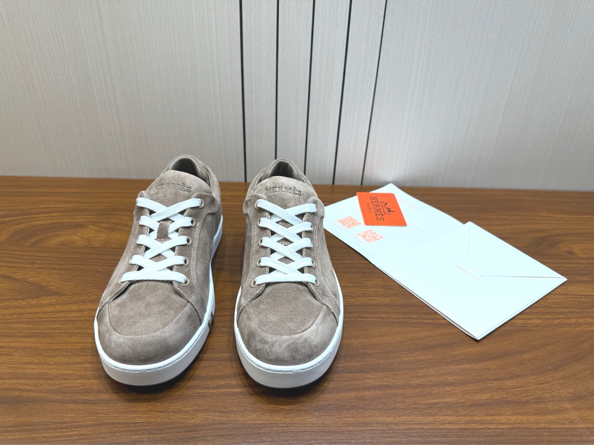 NO:559104,Hermes Hermes official website limited edition [couples model] H family 25ss autumn and winter sneakers!  Suspension boot shape + British retro design, classic and attractive!  The original inverted mold last, the ultimate 1:1 shape h is soft and delicate, showing an exquisite texture!  Open the mold to customize the A-level high-density private mold outsole with luxurious packaging!  Size 35-44 (can be customized to 45.46), casual shoes/sports shoes, hermes, hermes, boots, sneakers19860909Hermes 爱马仕官网限量版【情侣款】 H家25ss秋冬板鞋！经楦靴型+英伦复古设计,经典耐看！原版倒模楦型,极致1:1形体h柔软细腻,呈现出精致质感！ 开模定制A级高密私模大底,奢华包装！ 码数35-44（可定45.46）,休闲鞋/运动鞋,hermes,hermes,boots,sneakers,Women's Shoes