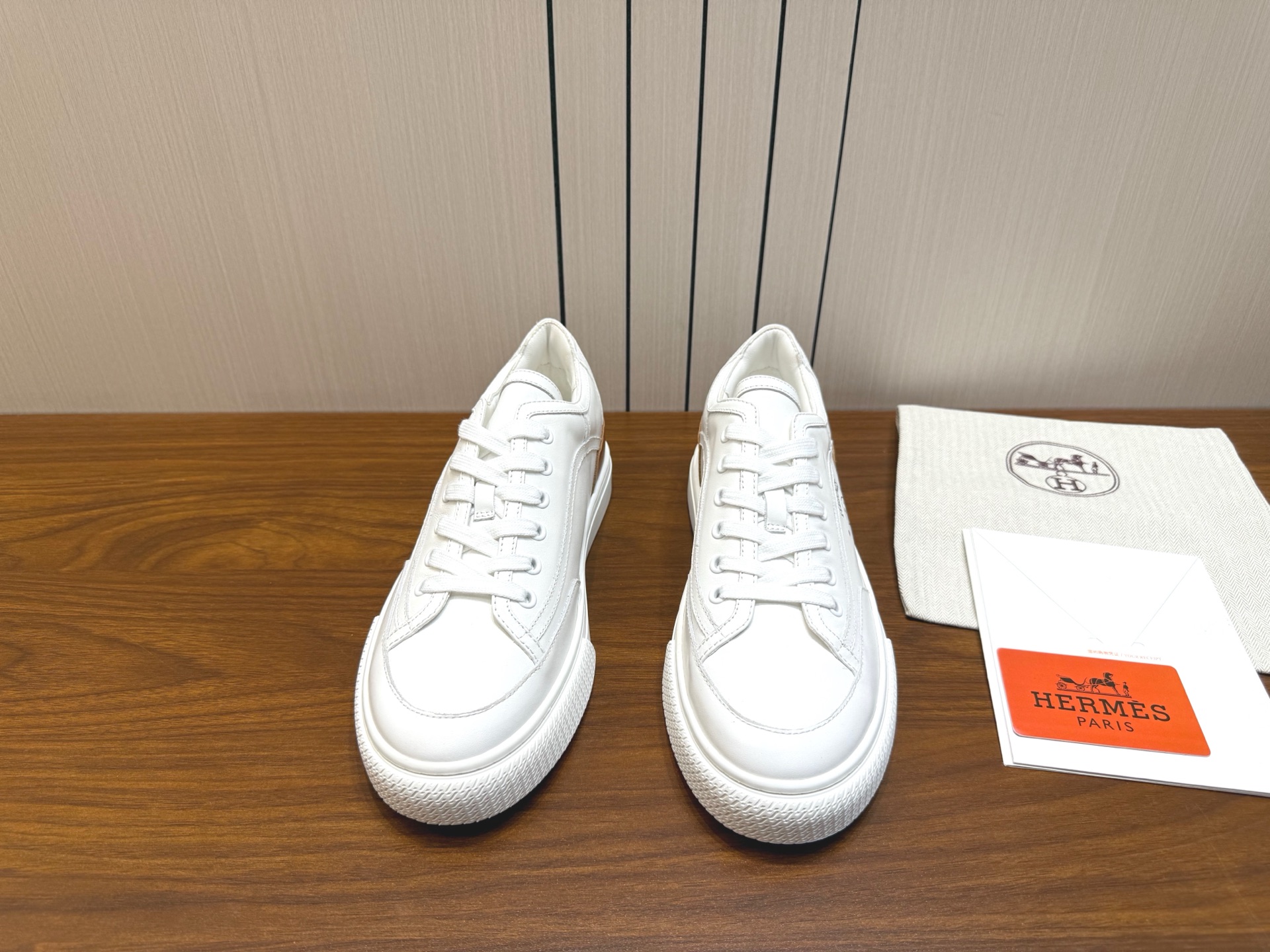 NO:558821,Hermes Hermès H family classic models come out in many colors every season. They are definitely one of the most worth buying. If you meet any gods or goddesses! Don’t miss it!  !  It is super light, super comfortable, not tired after walking for a long time, and the price is not expensive. Size 35-44 (can be customized to 45 46), casual shoes/sports shoes, hermes, hermes, sneakers19860909Hermes爱马仕 H家经典款 每一季都会出很多颜色 绝对是最值得买的配货之一 有遇到的男神女神!真的不要错过！！ 他超轻、超舒适 走久不累、价格不贵 码数35-44（可定做45 46）,休闲鞋/运动鞋,hermes,hermes,sneakers,Women's Shoes