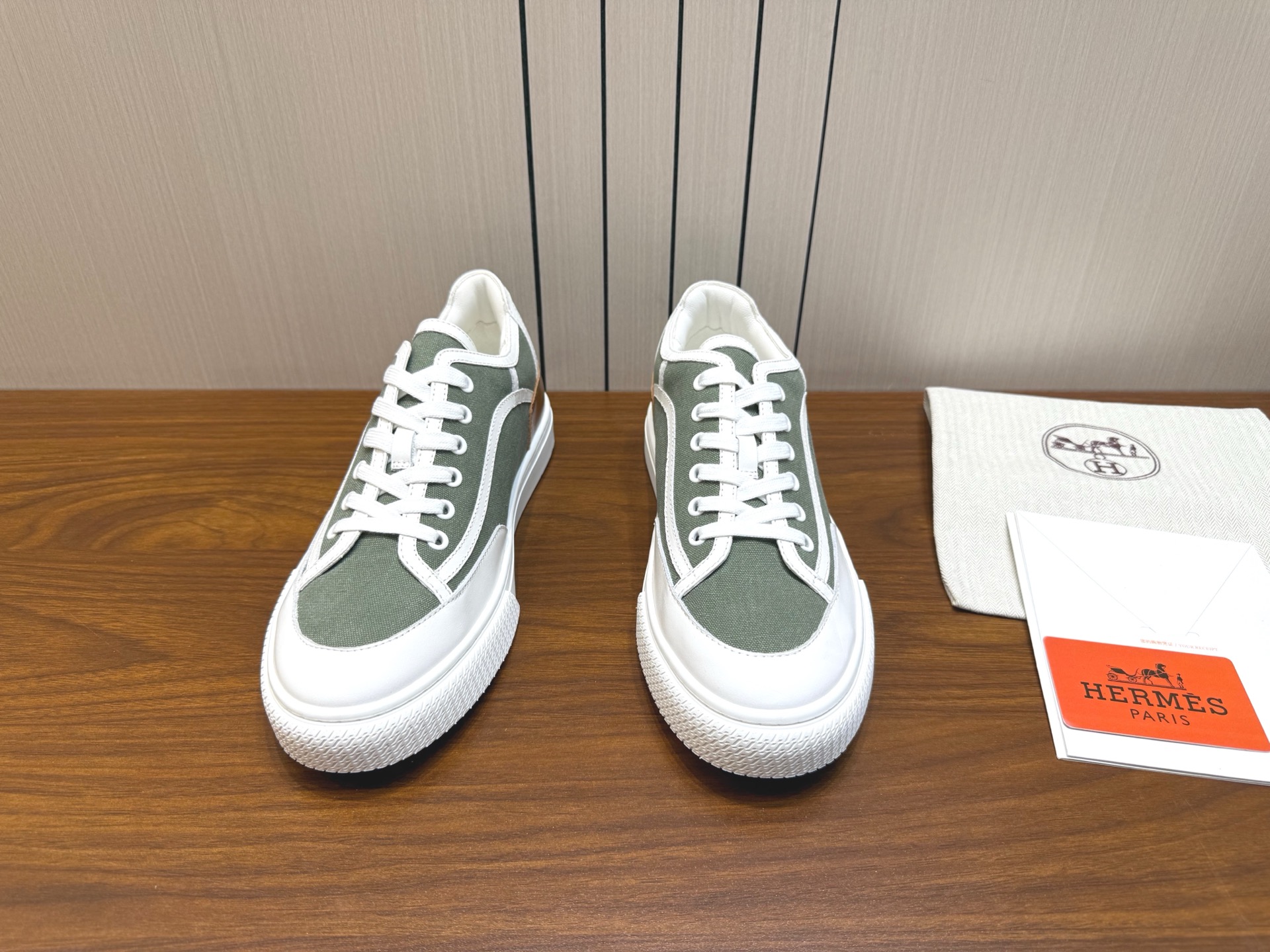 NO:558816,Hermes Hermès H family classic models come out in many colors every season. They are definitely one of the most worth buying. If you meet any gods or goddesses! Don’t miss it!  !  It is super light, super comfortable, not tired after walking for a long time, and the price is not expensive. Size 35-44 (can be customized to 45 46), casual shoes/sports shoes, hermes, hermes, sneakers19860909Hermes爱马仕 H家经典款 每一季都会出很多颜色 绝对是最值得买的配货之一 有遇到的男神女神!真的不要错过！！ 他超轻、超舒适 走久不累、价格不贵 码数35-44（可定做45 46）,休闲鞋/运动鞋,hermes,hermes,sneakers,Women's Shoes