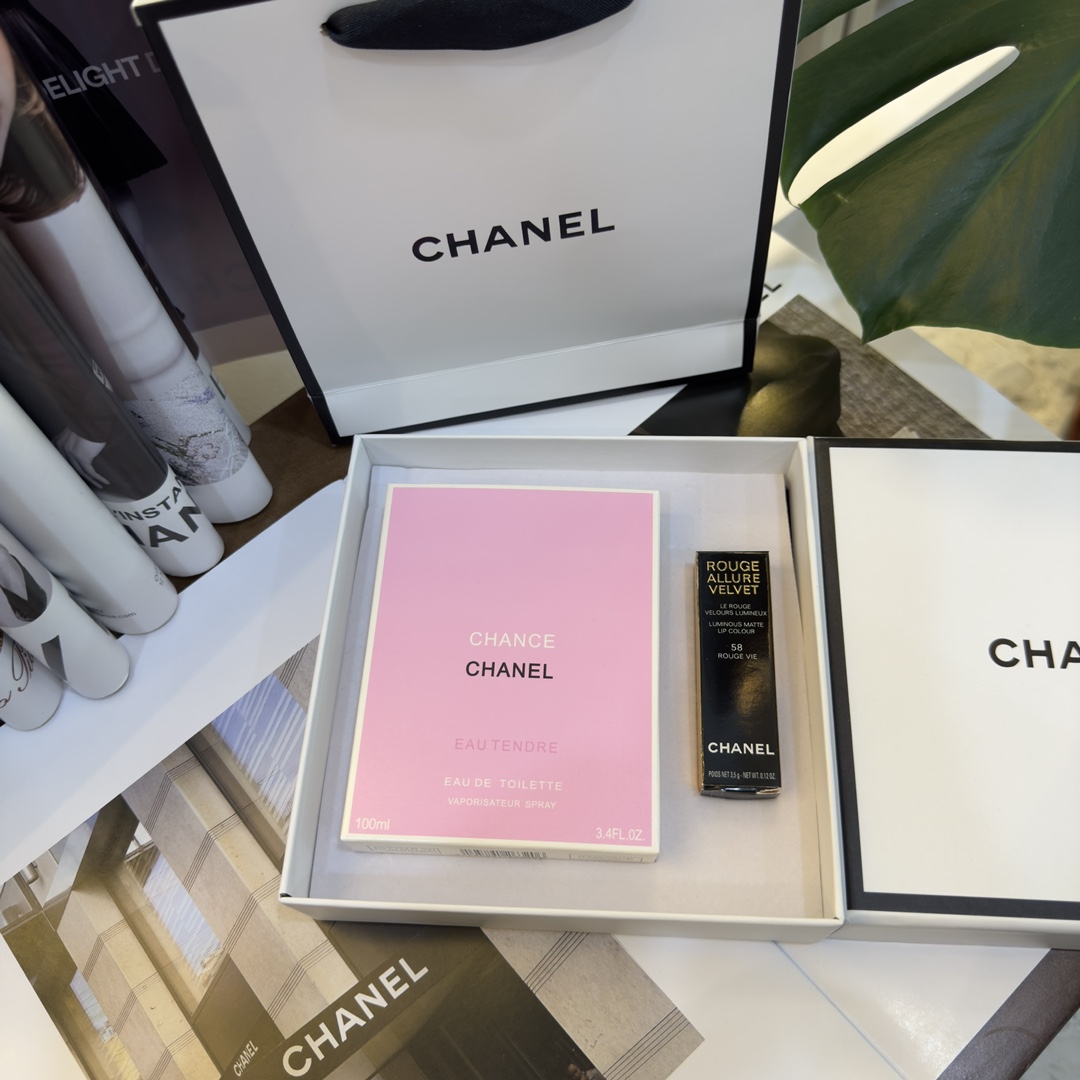 CHANEL Lipstick & Fragrance Gift Set - Comprehensive