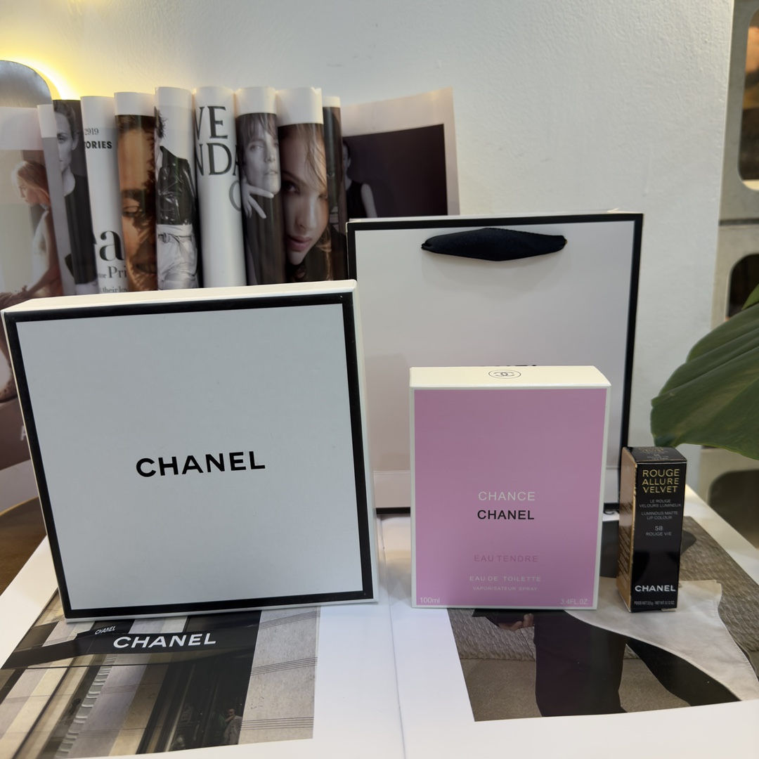 ️ Fragrance & Lipstick Gift Box Set - Comprehensive 2