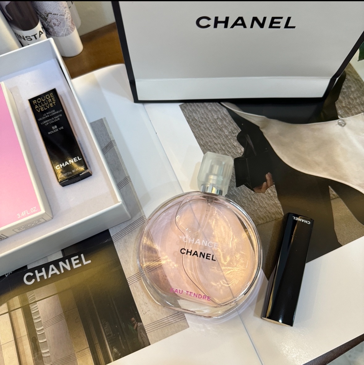 ️ Fragrance & Lipstick Gift Box Set - Comprehensive 3
