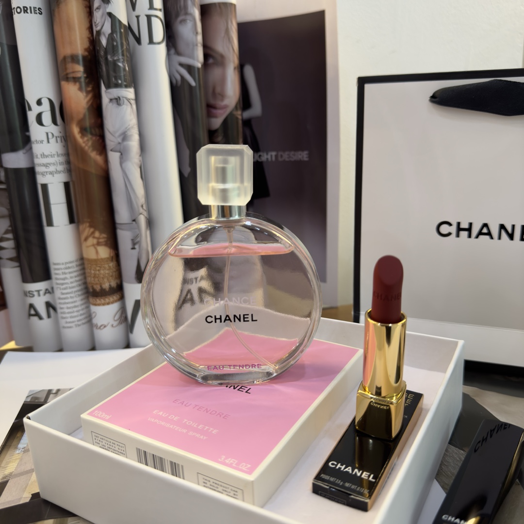️ Fragrance & Lipstick Gift Box Set - Comprehensive 7