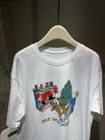 25 printemps et été du créateur coréen, nouveau T-shirt à manches courtes ample et polyvalent avec imprimé de dessin animé d'arbre de Noël, même style pour hommes et femmes SML 1 25 printemps et été du créateur coréen, nouveau T-shirt à manches courtes ample et polyvalent avec imprimé de dessin animé d’arbre de Noël, même style pour hommes et femmes SML