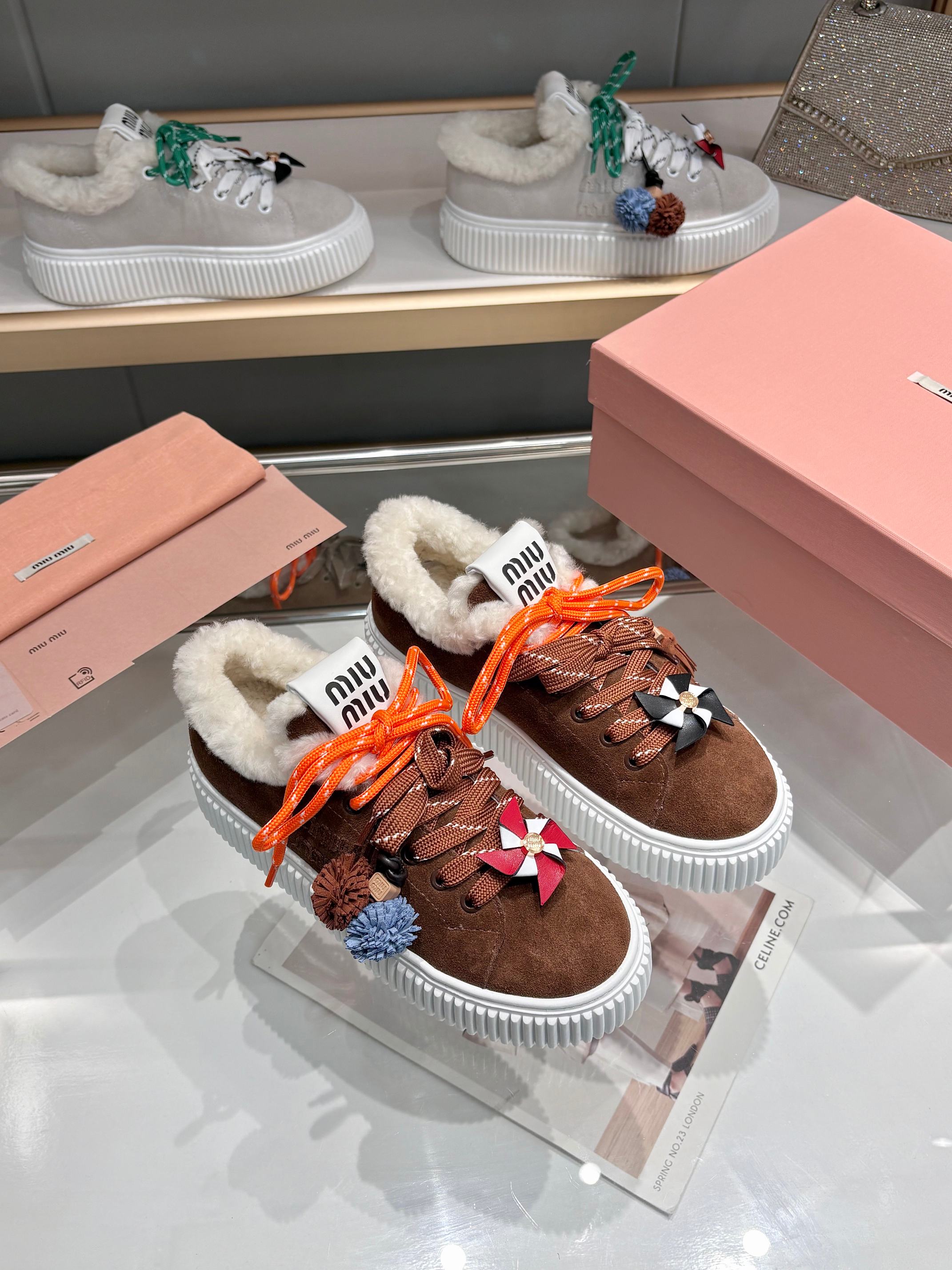 Miu Miu 25SS Winter New Platform Sneakers Lambswool White Shoes 2 a1758187416133 4534