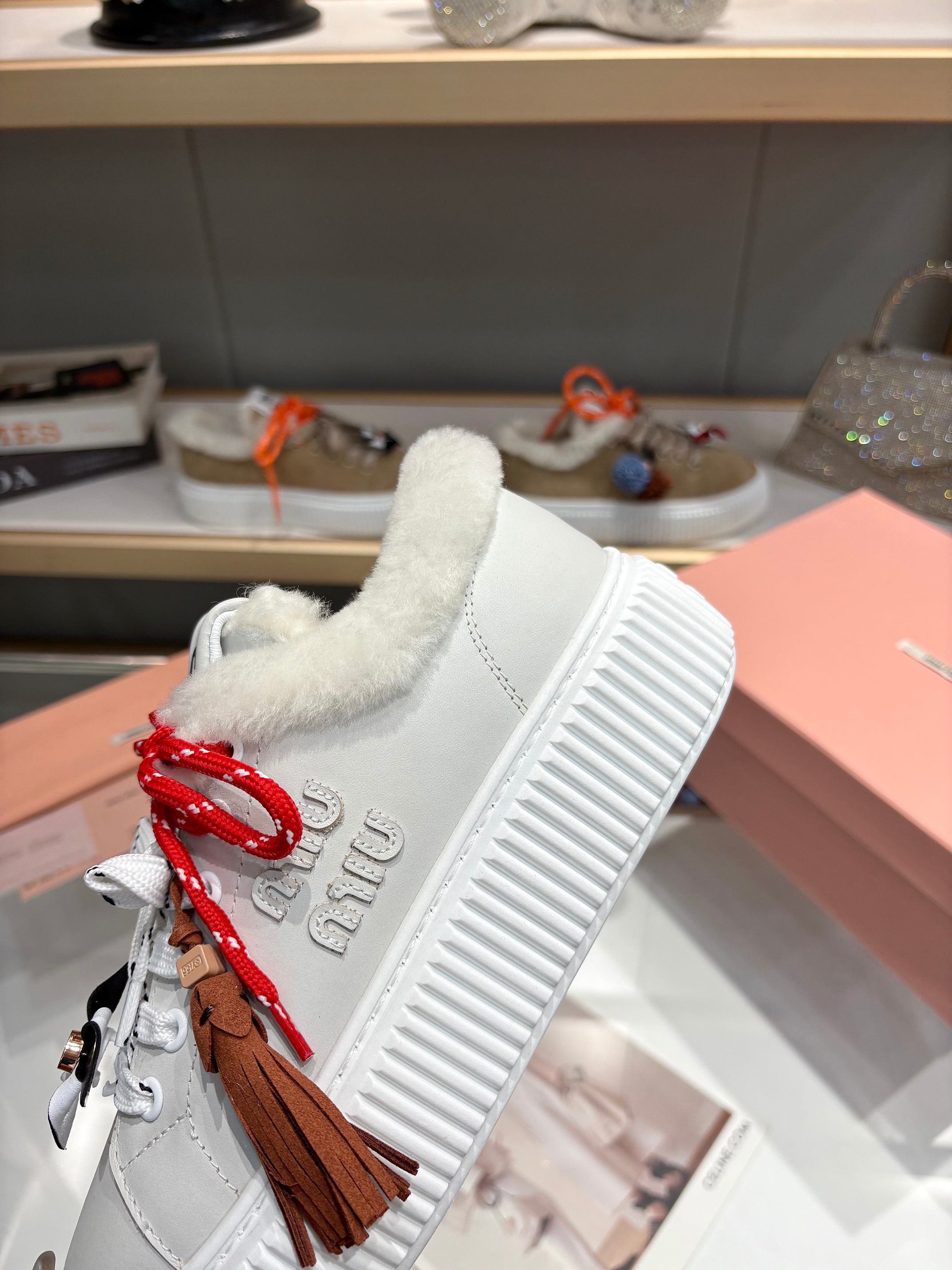 Miu Miu 25SS Winter New Thick-Soled White Shoes Lamb Wool Sneakers 8 a1758187586359 1717