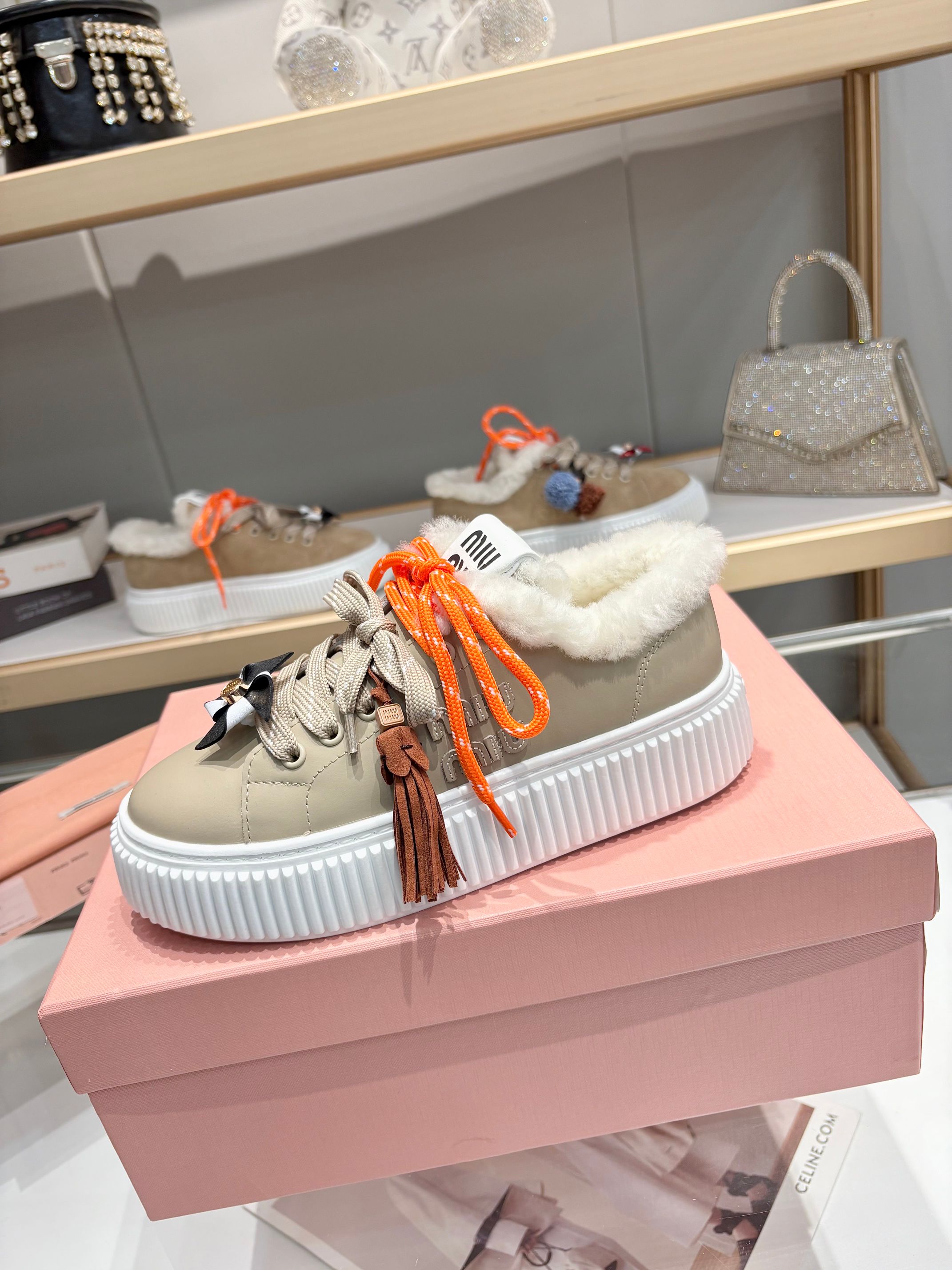 Miu Miu 25SS Winter New Thick-Soled White Shoes with Wool Accents 5 a1758187661828 3874