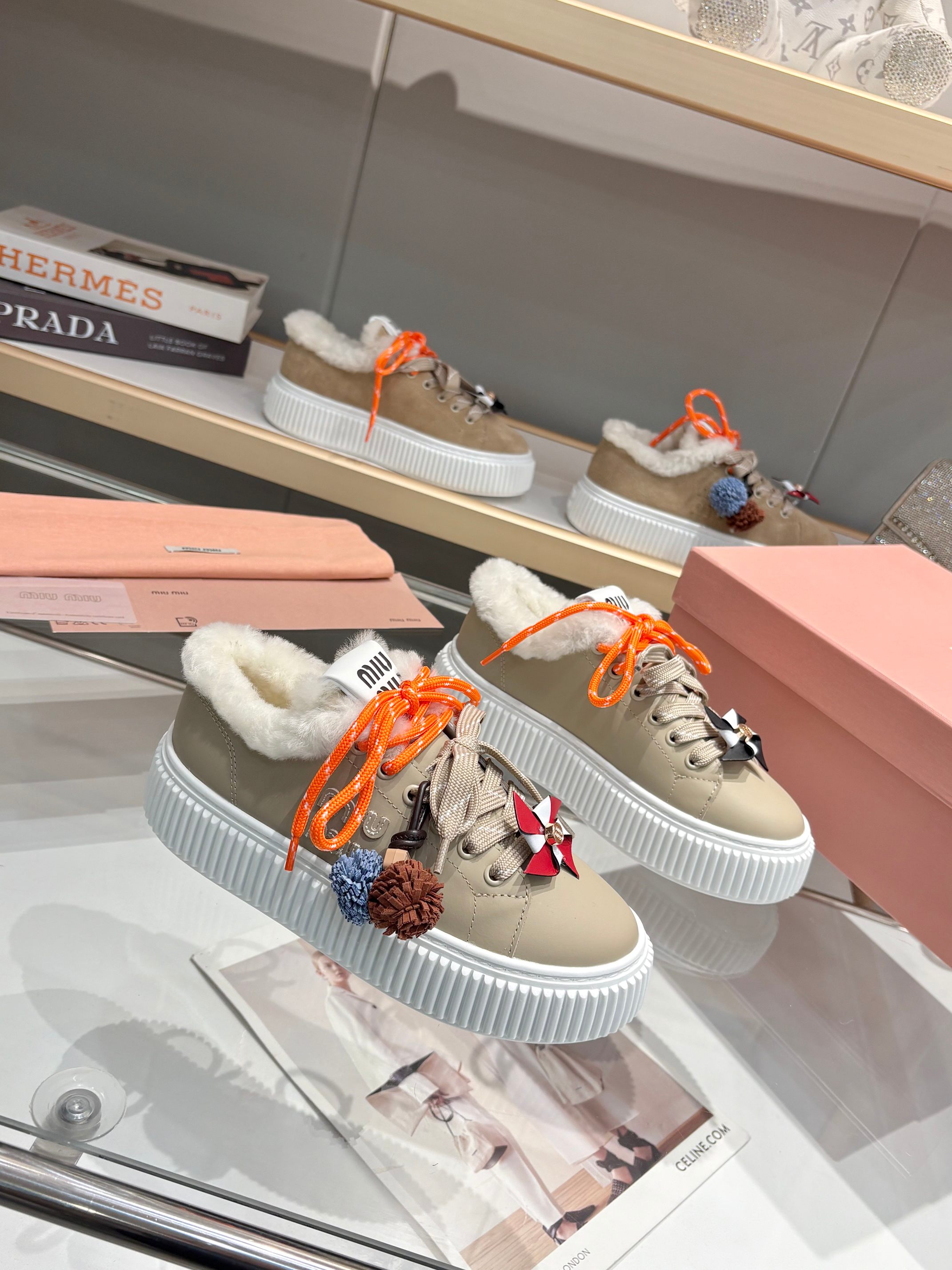 Miu Miu 25SS Winter New Thick-Soled White Shoes with Wool Accents 4 a1758187661980 2802
