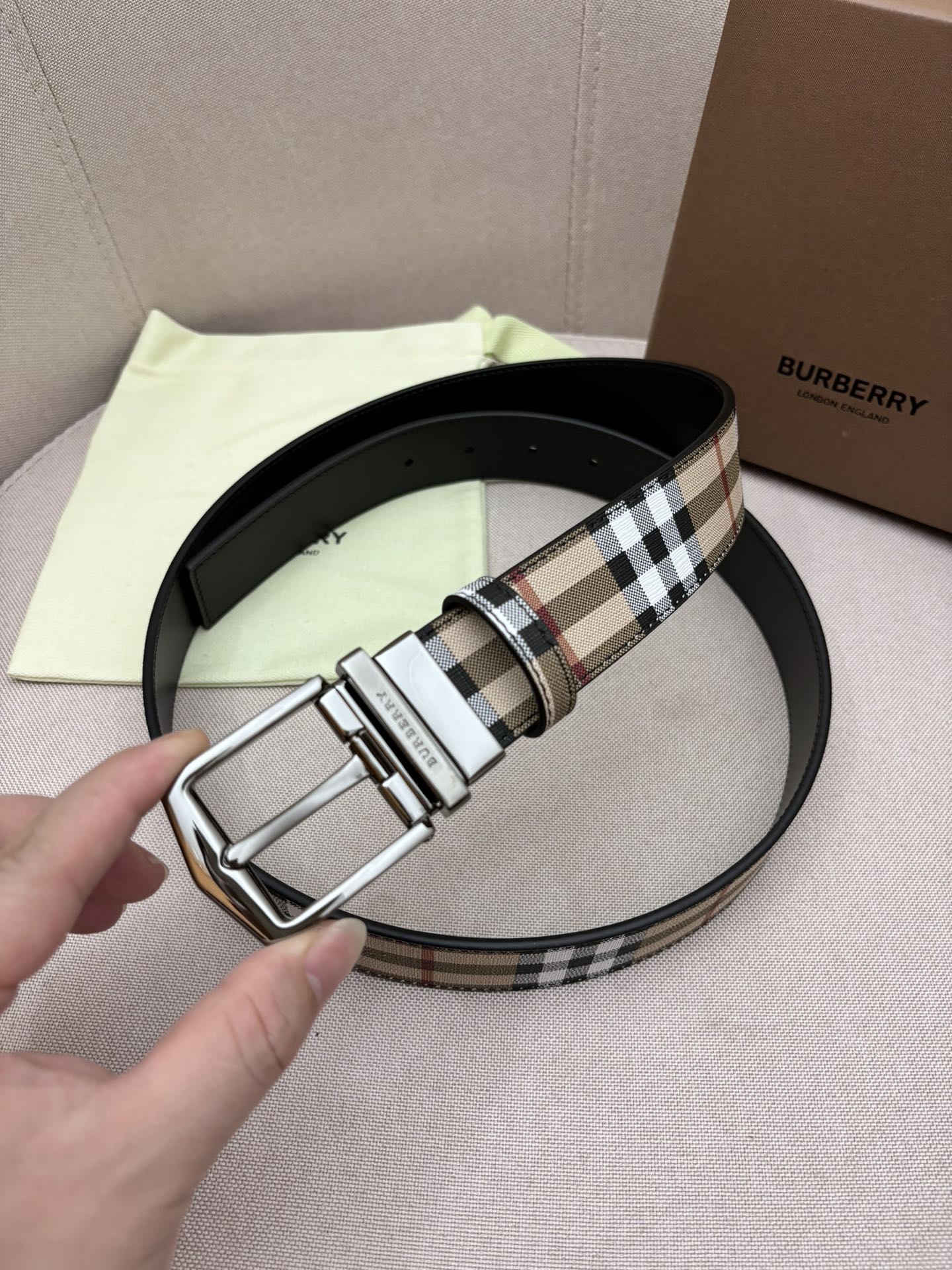 BURBERRY-巴宝莉！男士专柜对版金属扣头层牛皮双面外用腰带商务通勤休闲场合均适合佩戴3.5cm