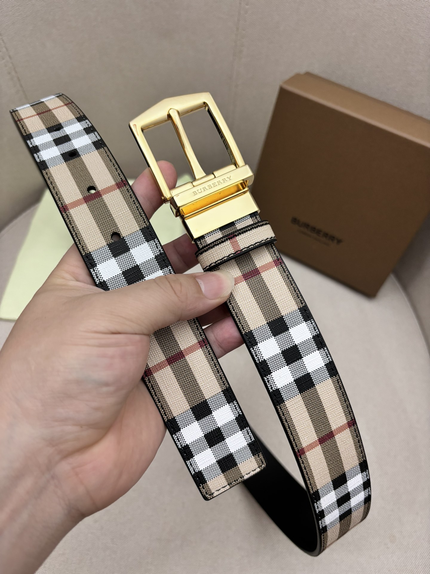 BURBERRY-巴宝莉！男士专柜对版金属扣头层牛皮双面外用腰带商务通勤休闲场合均适合佩戴3.5cm