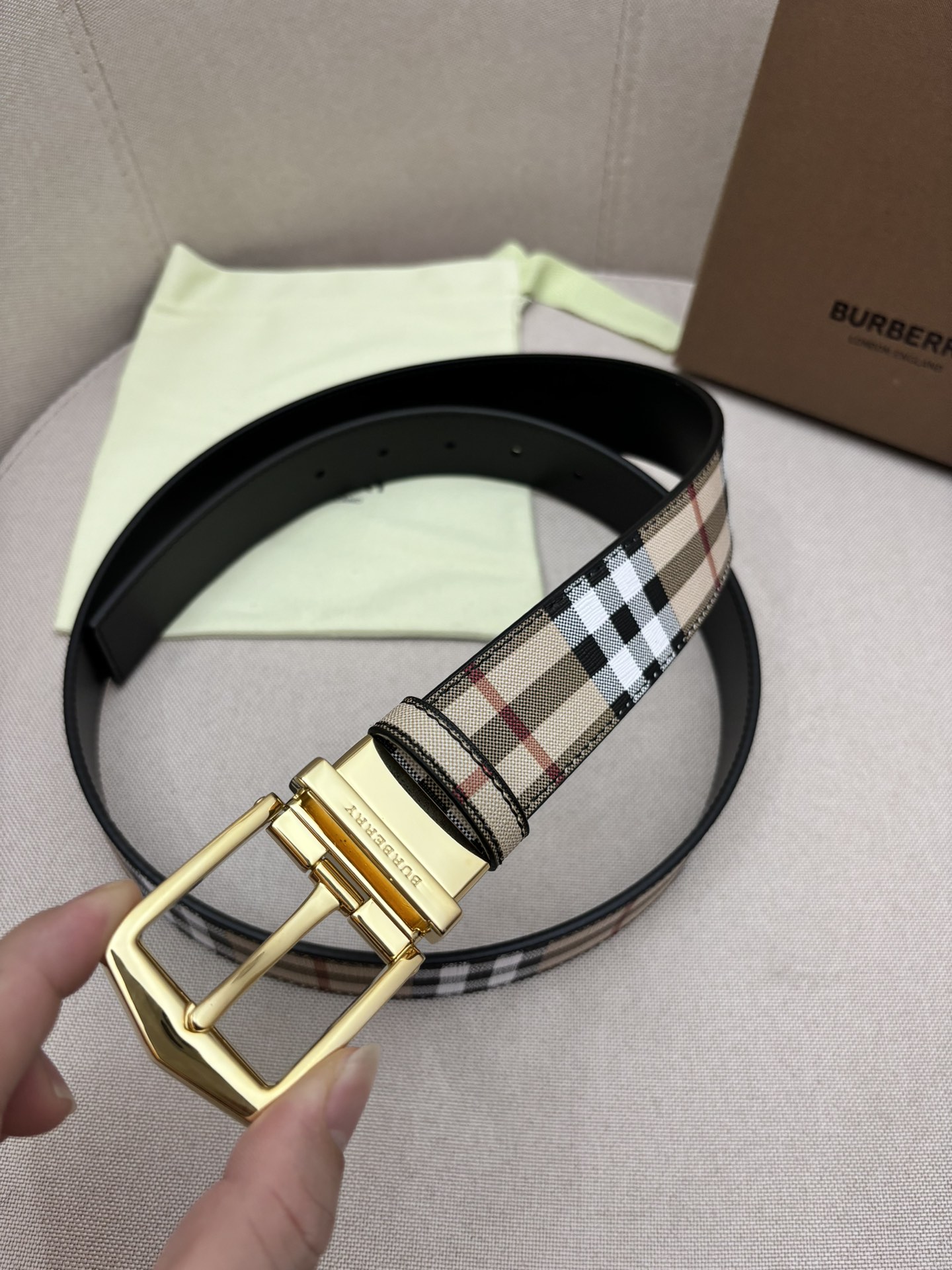 BURBERRY-巴宝莉！男士专柜对版金属扣头层牛皮双面外用腰带商务通勤休闲场合均适合佩戴3.5cm