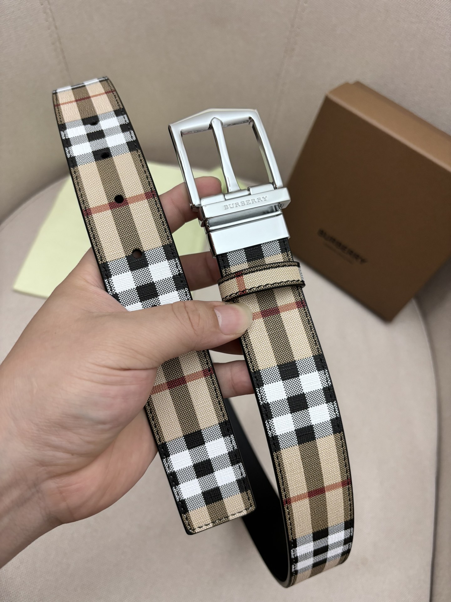 BURBERRY-巴宝莉！男士专柜对版金属扣头层牛皮双面外用腰带商务通勤休闲场合均适合佩戴3.5cm