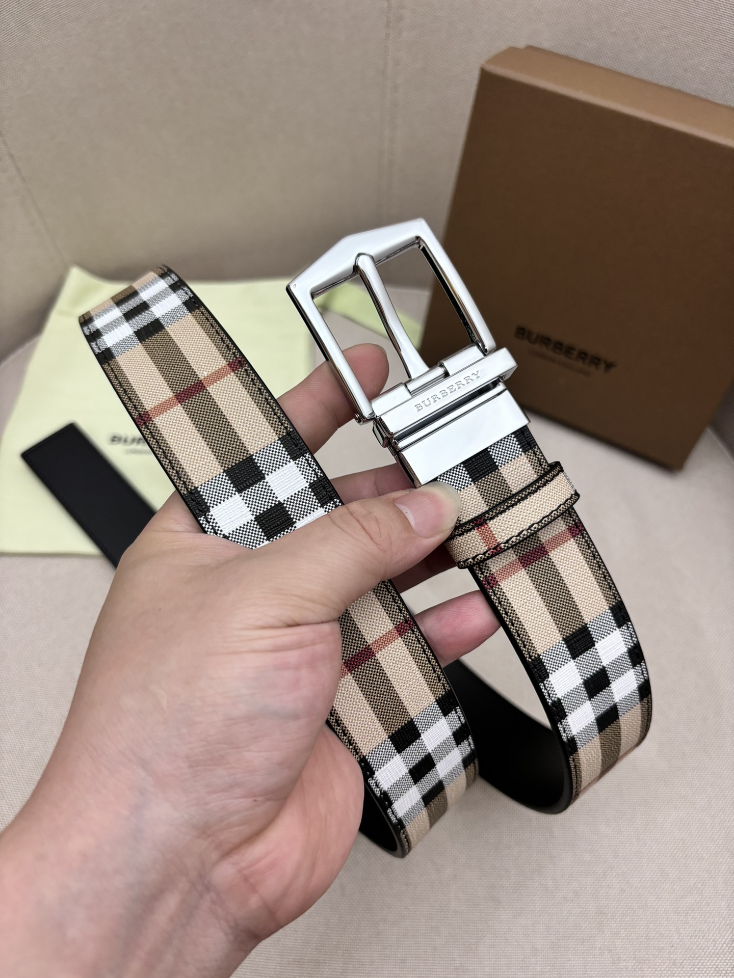 BURBERRY-巴宝莉！男士专柜对版金属扣头层牛皮双面外用腰带商务通勤休闲场合均适合佩戴3.5cm