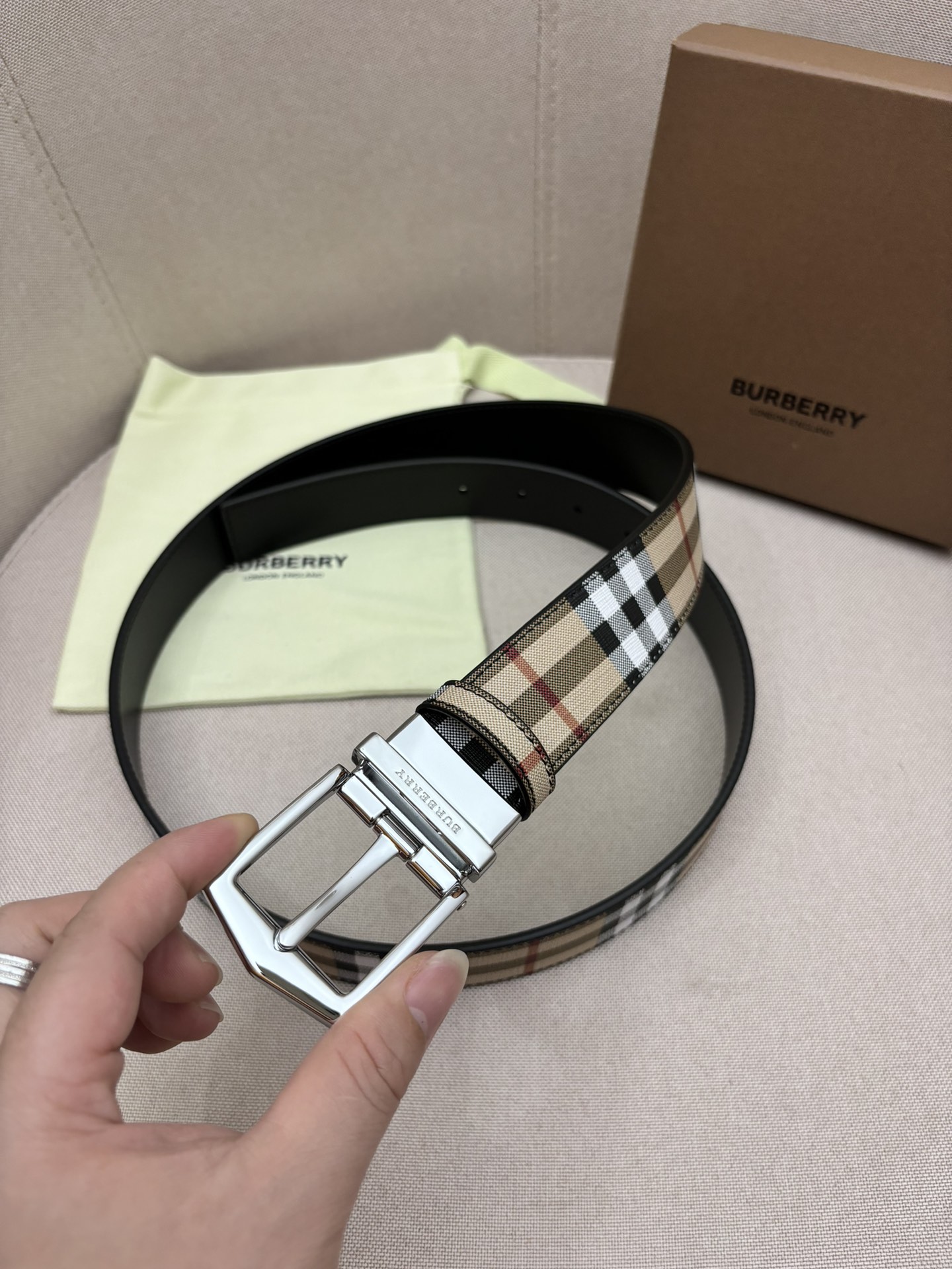 BURBERRY-巴宝莉！男士专柜对版金属扣头层牛皮双面外用腰带商务通勤休闲场合均适合佩戴3.5cm