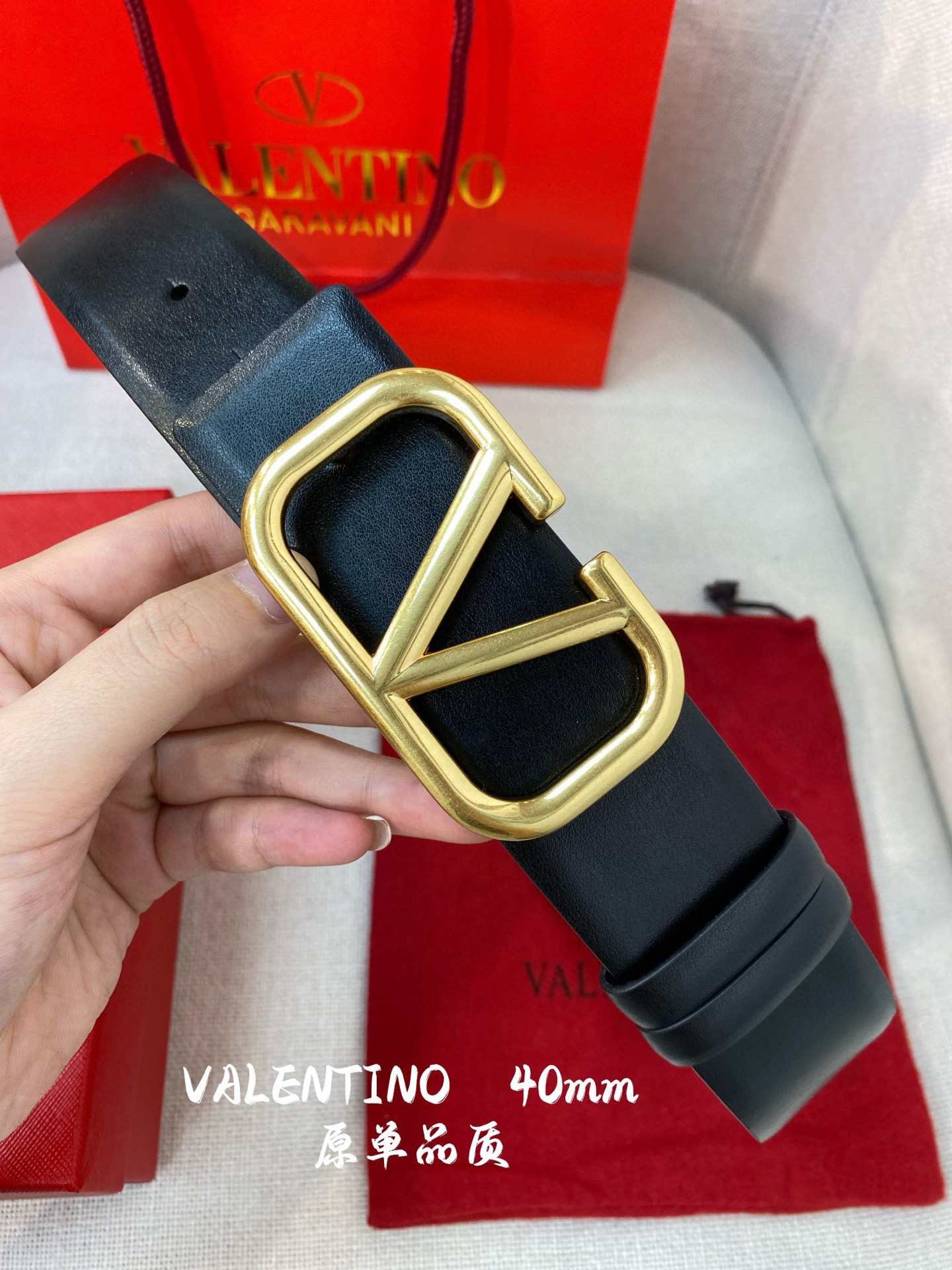  💫华伦天奴40mm经典款双面色一带两用款 双面头层牛皮腰带搭配华伦精品镂空扣，华丽优雅