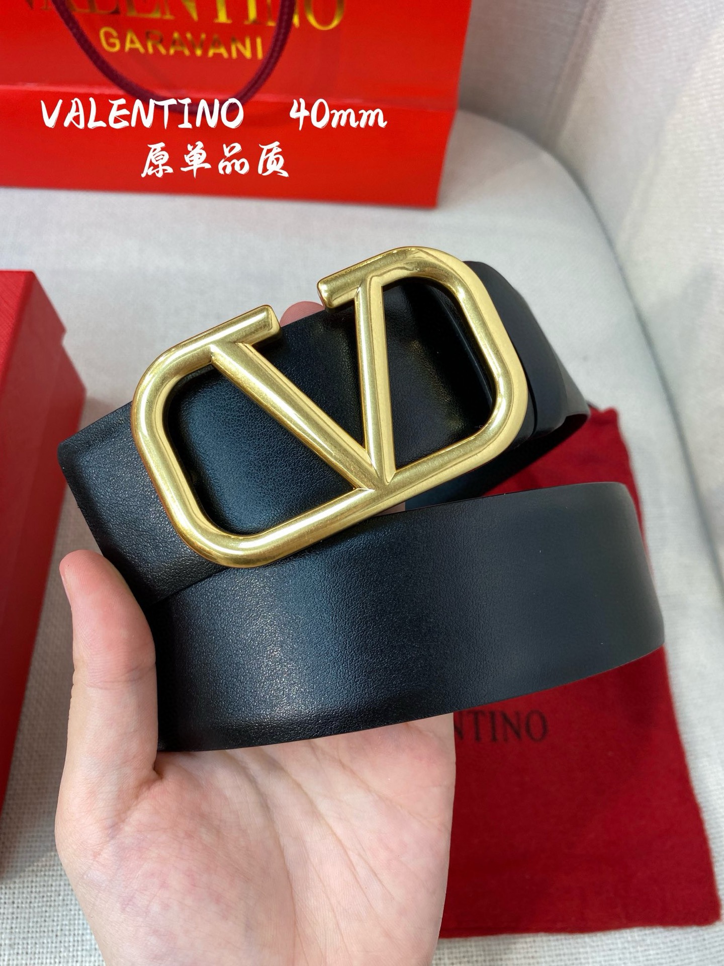  💫华伦天奴40mm经典款双面色一带两用款 双面头层牛皮腰带搭配华伦精品镂空扣，华丽优雅