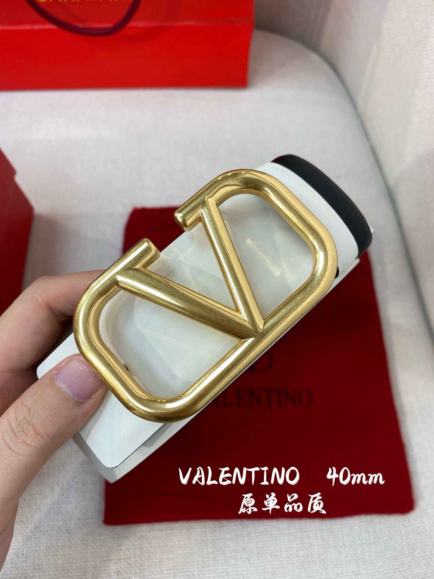  💫华伦天奴40mm经典款双面色一带两用款 双面头层牛皮腰带搭配华伦精品镂空扣，华丽优雅