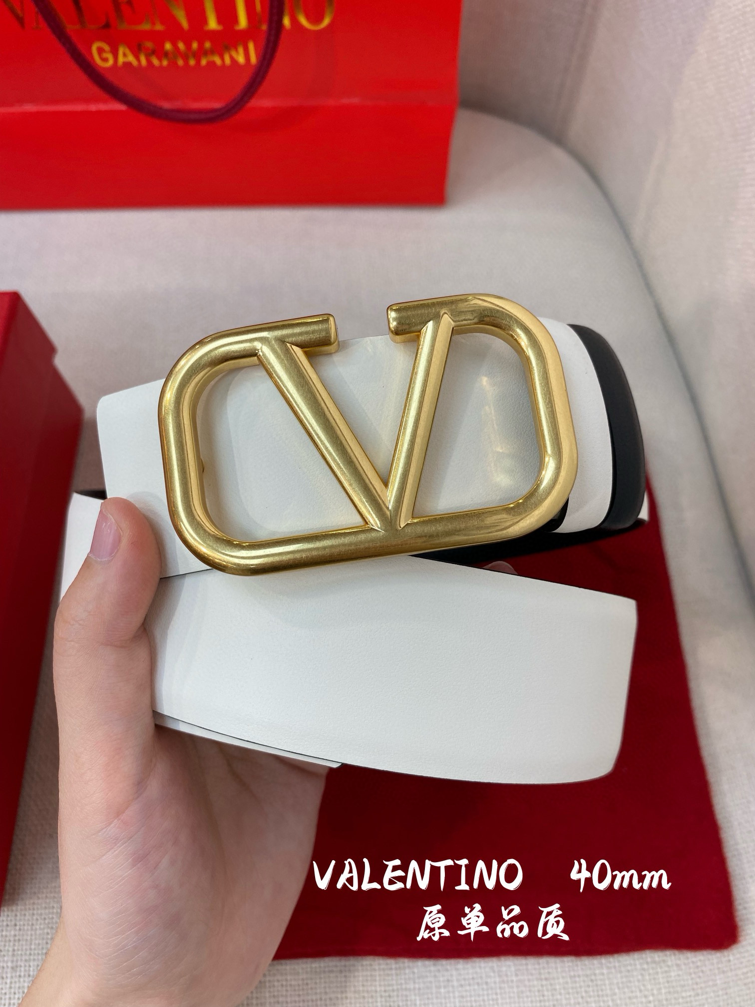  💫华伦天奴40mm经典款双面色一带两用款 双面头层牛皮腰带搭配华伦精品镂空扣，华丽优雅
