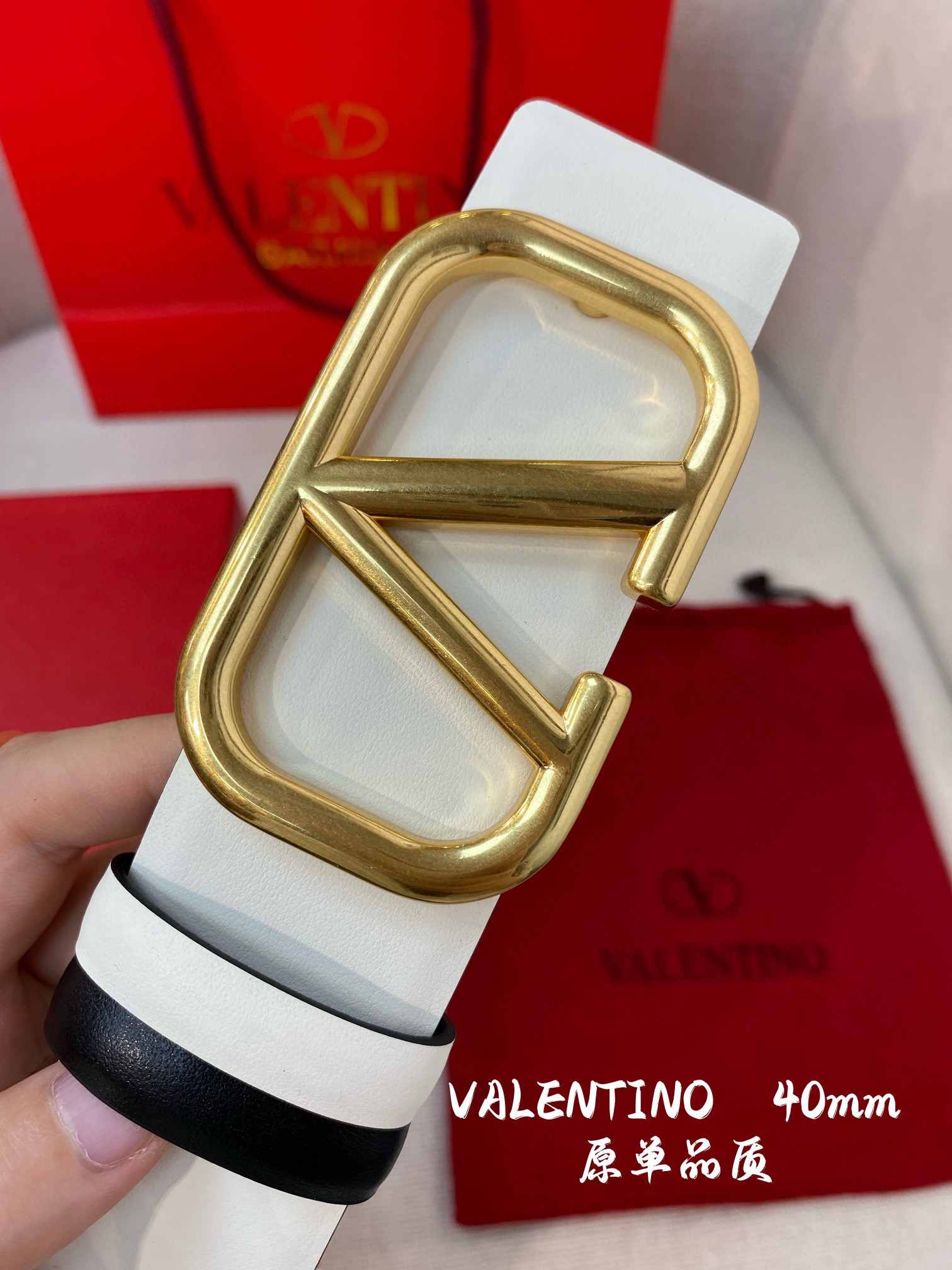  💫华伦天奴40mm经典款双面色一带两用款 双面头层牛皮腰带搭配华伦精品镂空扣，华丽优雅