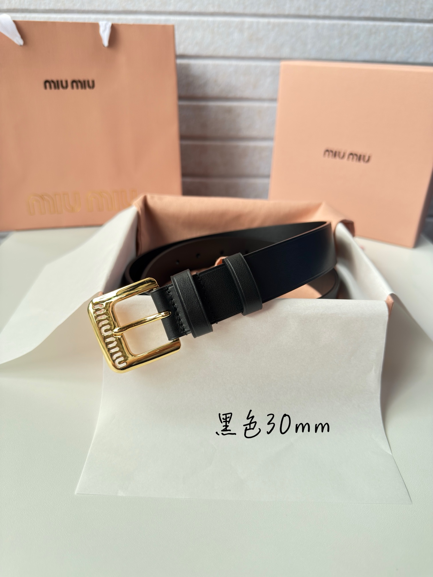 NO:641689,miumiu high-end women's belt, width 3.0cm, double-sided first-layer calfskin material, original steel stamped logo on the back, fine workmanship, with pure copper buckle (gold and silver), belt, miumiu, cowhide19860909miumiu 高端女士皮带 宽度3.0cm 双面头层小牛皮材质,背面原版钢印logo 精细的做工,搭配纯铜扣头（金色 银色）,皮带,miumiu,cowhide,Belt