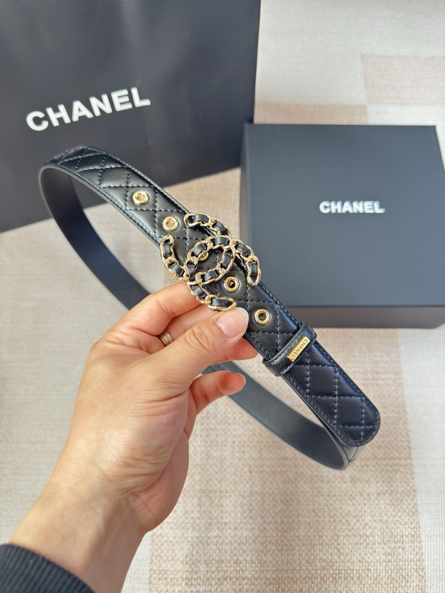 NO:703816,Xiangjia's new women's belt, classic metal double C letter logo, made of rhombus sheepskin, the sheepskin texture is super soft, the hardware buckle is very well made, shows the waist shape, very versatile, matches with skirts, windbreakers and jeans. Width 30mm, belt, chanel, skirts, jeans, sheepskin19860909香家新款女士腰带 经典金属双C字母标志,采用菱格羊皮,羊皮质感超柔软,五金扣头做工非常好,显示腰型,巨百搭,搭配裙子 风衣 牛仔裤都很奈斯. 宽度30mm,皮带,chanel,skirts,jeans,sheepskin,Belt