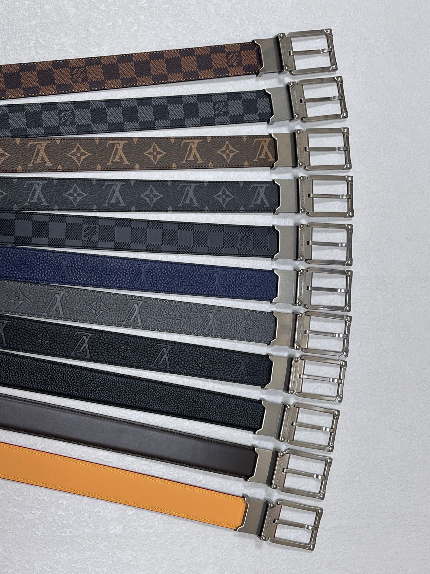 Louis Vuitton Men  Leather Belt LV