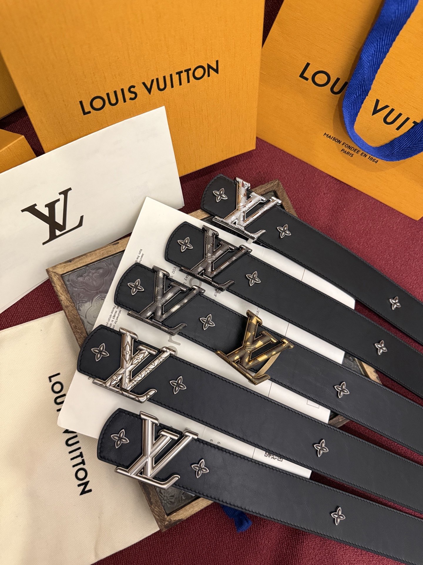 Louis Vuitton Men  Leather Belt LV