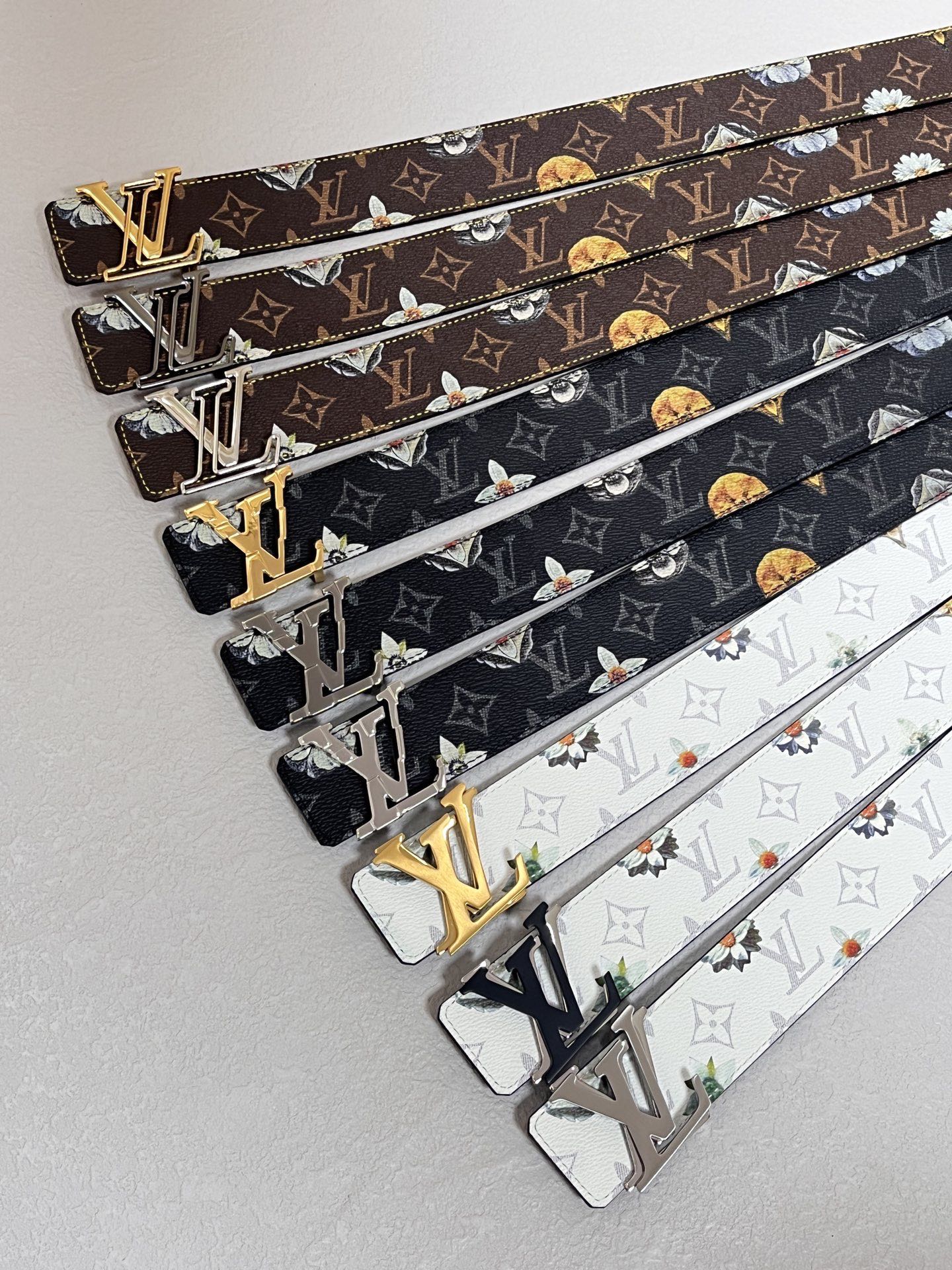 Louis Vuitton Men  Leather Belt LV
