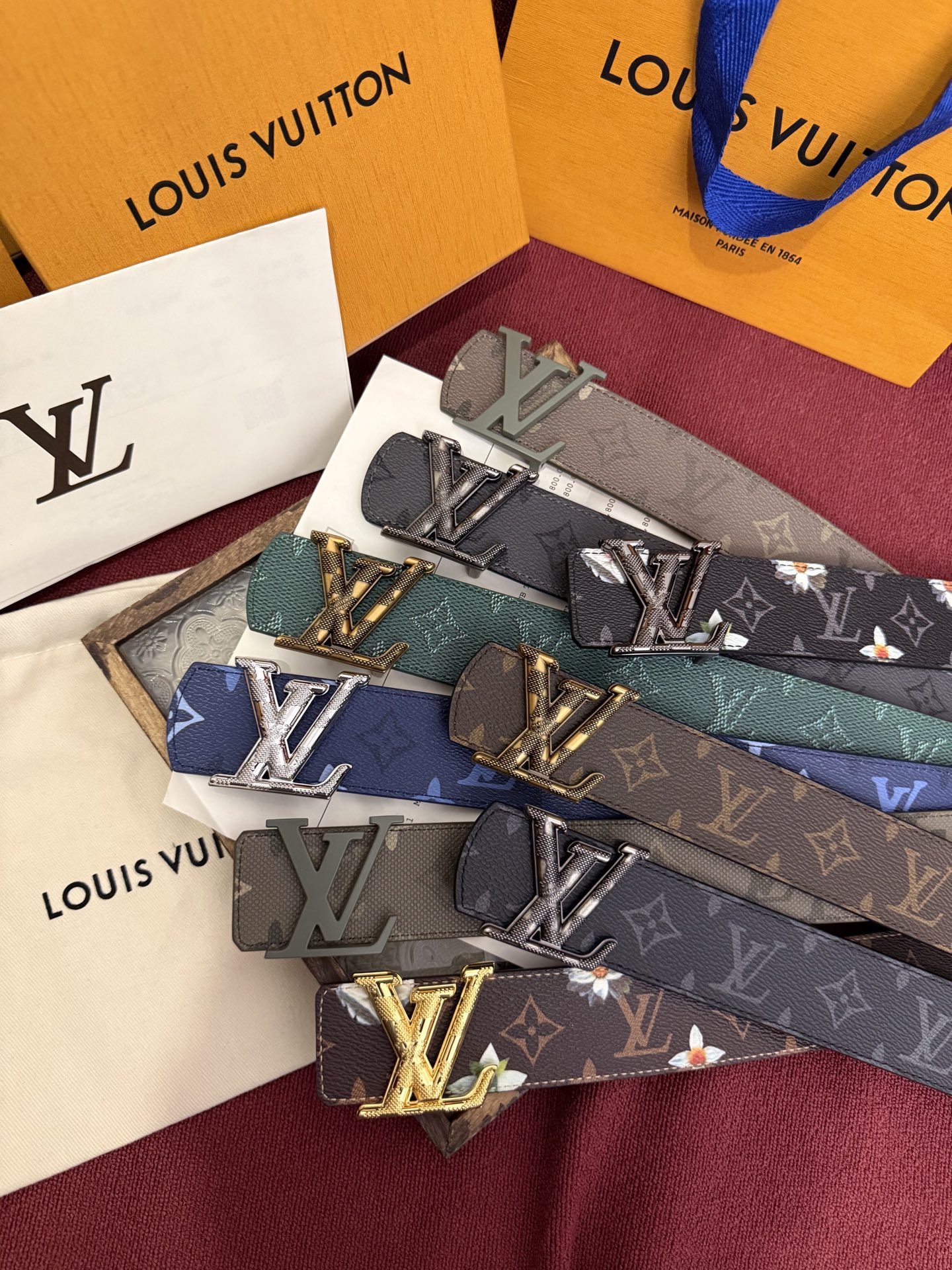 Louis Vuitton Men  Leather Belt LV