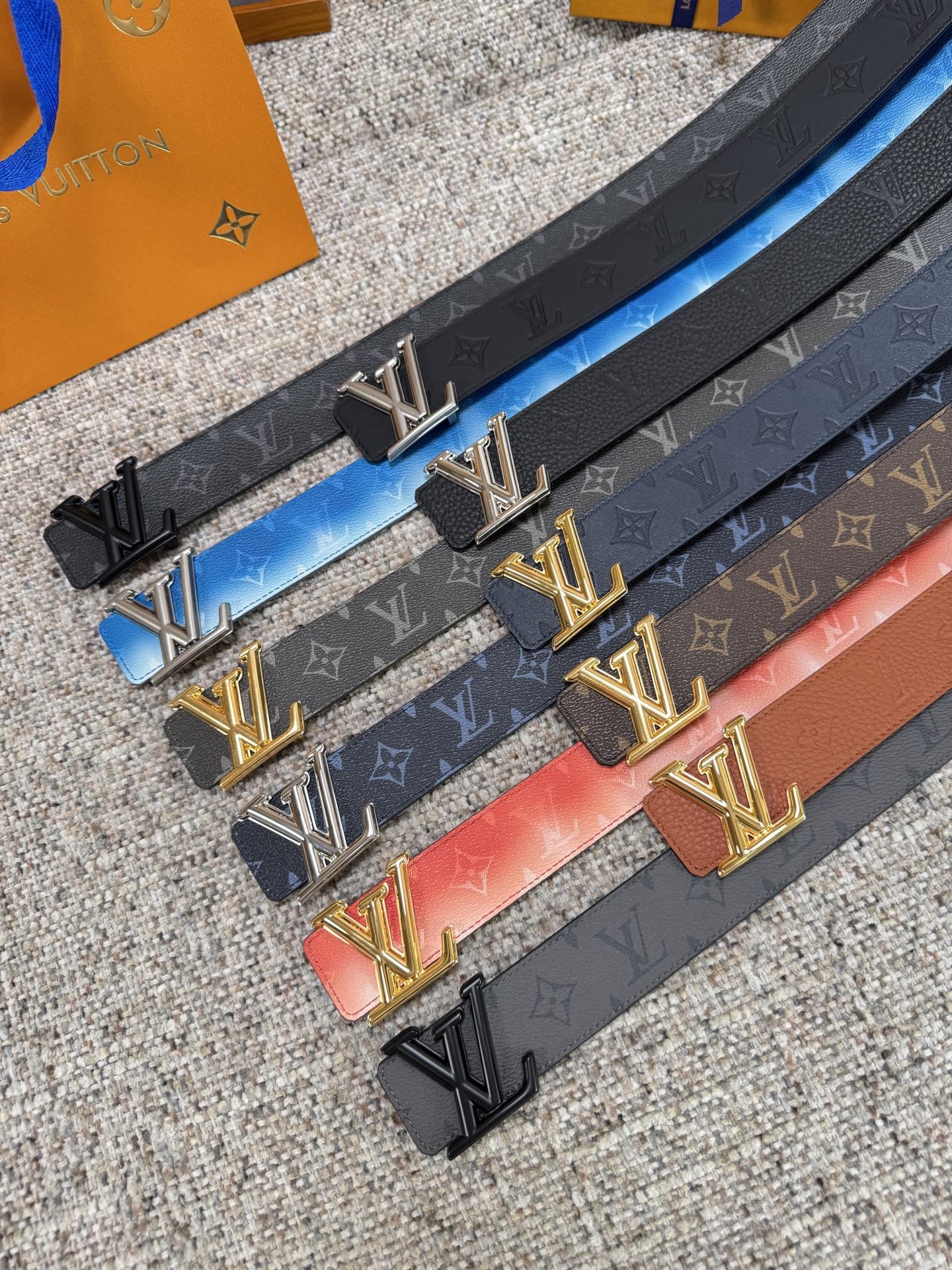 Louis Vuitton Men  Leather Belt LV