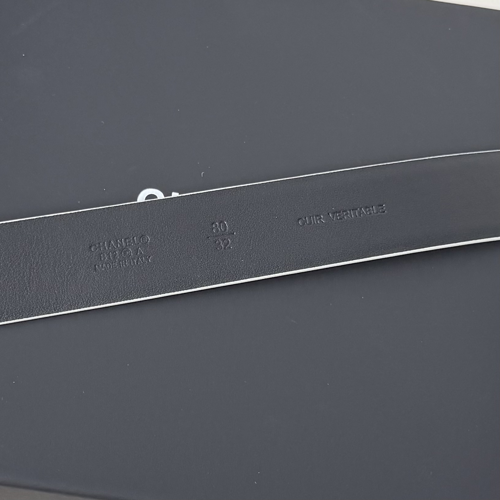 香家✨ Leather belt 30mm皮质腰带 这款是香香25/26早春度假系列3.0cm腰带,采用光滑小牛皮材质, 香家✨ Leather belt 30mm皮质腰带 这款是香香25/26早春度假系列3.0cm腰带,采用光滑小牛皮材质,