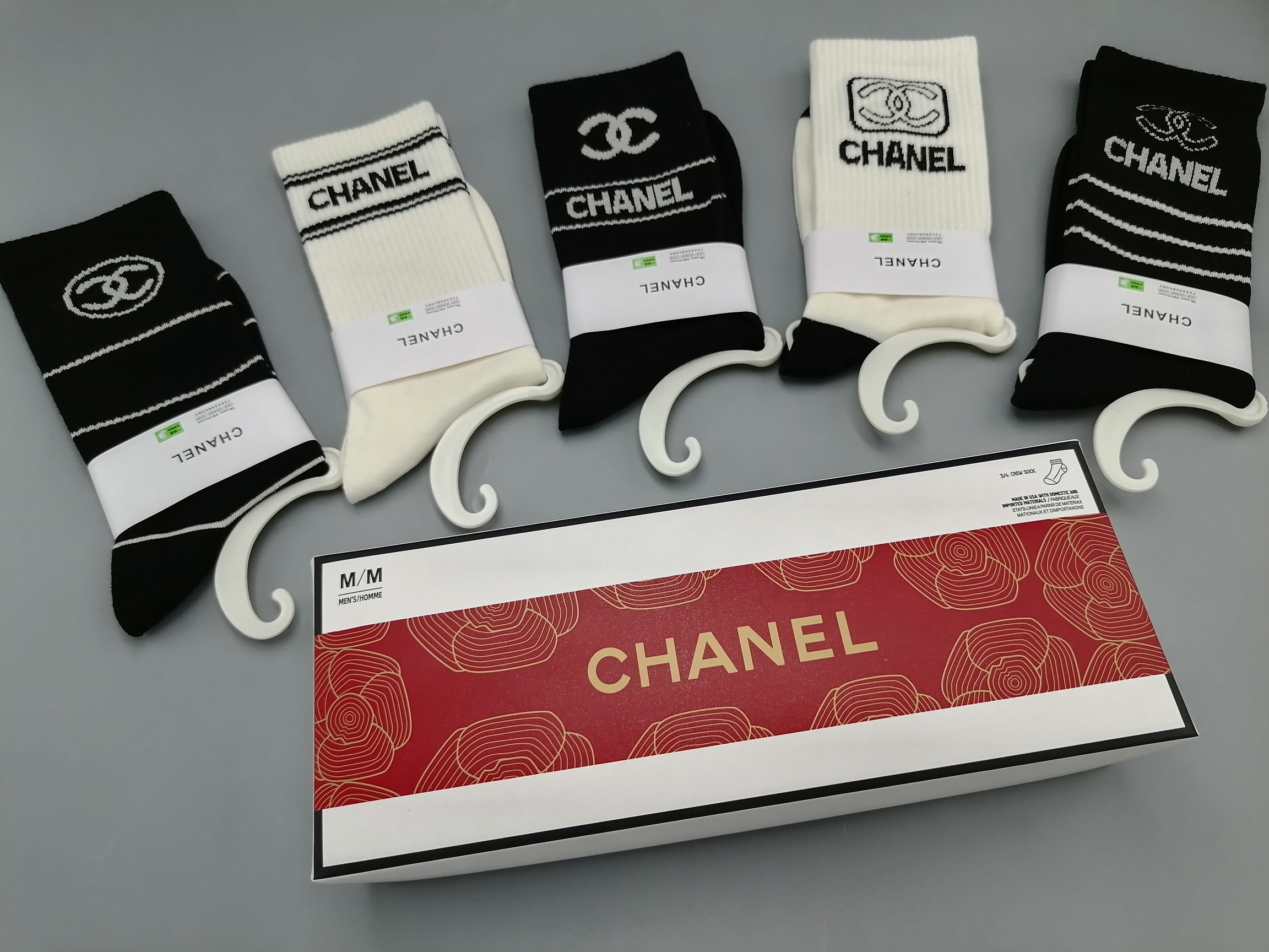  💛配包装
CHANEL（香奈儿）新款经典中长筒袜堆堆袜袜子！一盒五双， 专柜同步筒袜袜子，💛大牌出街，