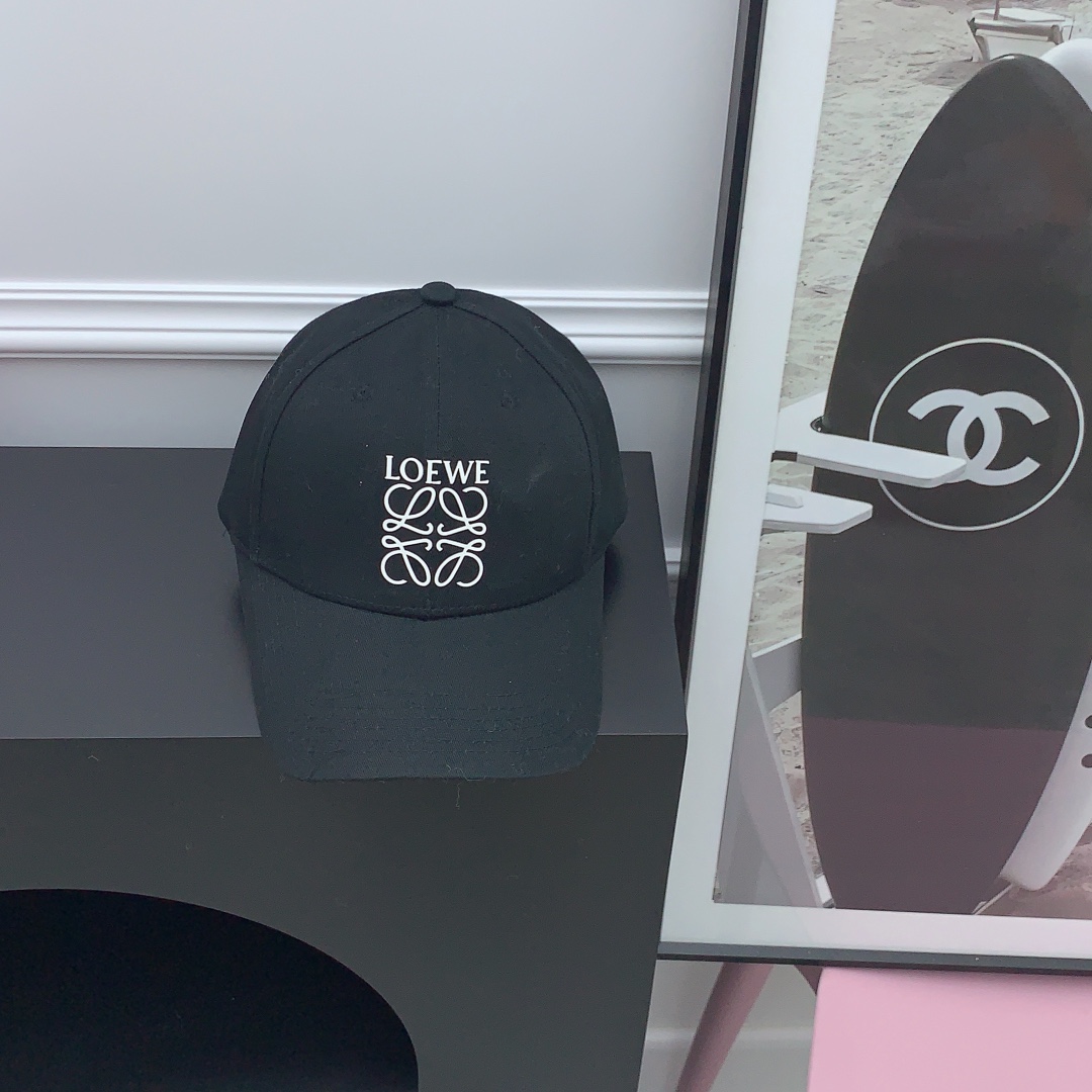 NO:190391,Loewe's new baseball cap custom hard top pure cotton hat, formal hat, classic official website style, men and women hat, fisherman hat, baseball cap knit hat, hat, loewe, espadrilles, hats19860909罗意威新款棒球帽 定制版硬顶 纯棉 帽型正,官网经典版型 男女同款帽子渔夫帽棒球帽针织帽,帽子,loewe,espadrilles,hats,hat