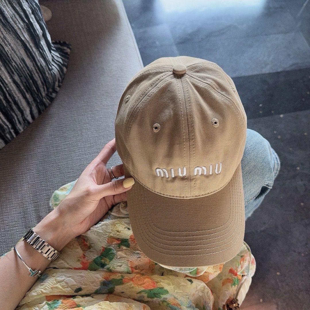 NO:202723,Special offer with dust bag. [MIUMIU Miu] New embroidered high-version baseball cap for men and women ~ versatile daily hat, fisherman hat, baseball cap, knit hat, hat, miumiu, espadrilles, hats19860909特价配防尘袋.【MIUMIU缪缪】新款刺绣高版本棒球帽 男女款～百搭日常 帽子渔夫帽棒球帽针织帽,帽子,miumiu,espadrilles,hats,hat