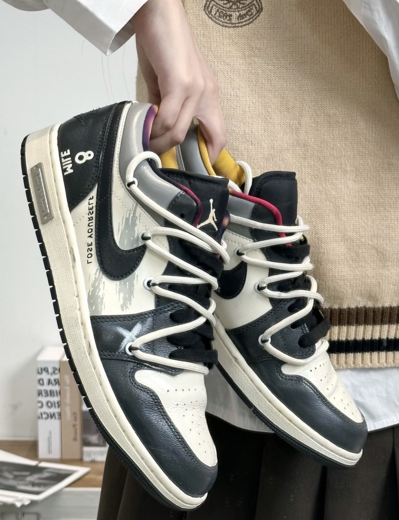 上脚素材#Air Jordan AJ1 Low 熊猫恶作剧-大人物“全网独家正确版本无原鞋不开发 始终坚持对品质、细节 完美复刻”市面唯一纯原级别 完美零毛边处理 原厂内置全掌气垫 价格定位良心 几十9