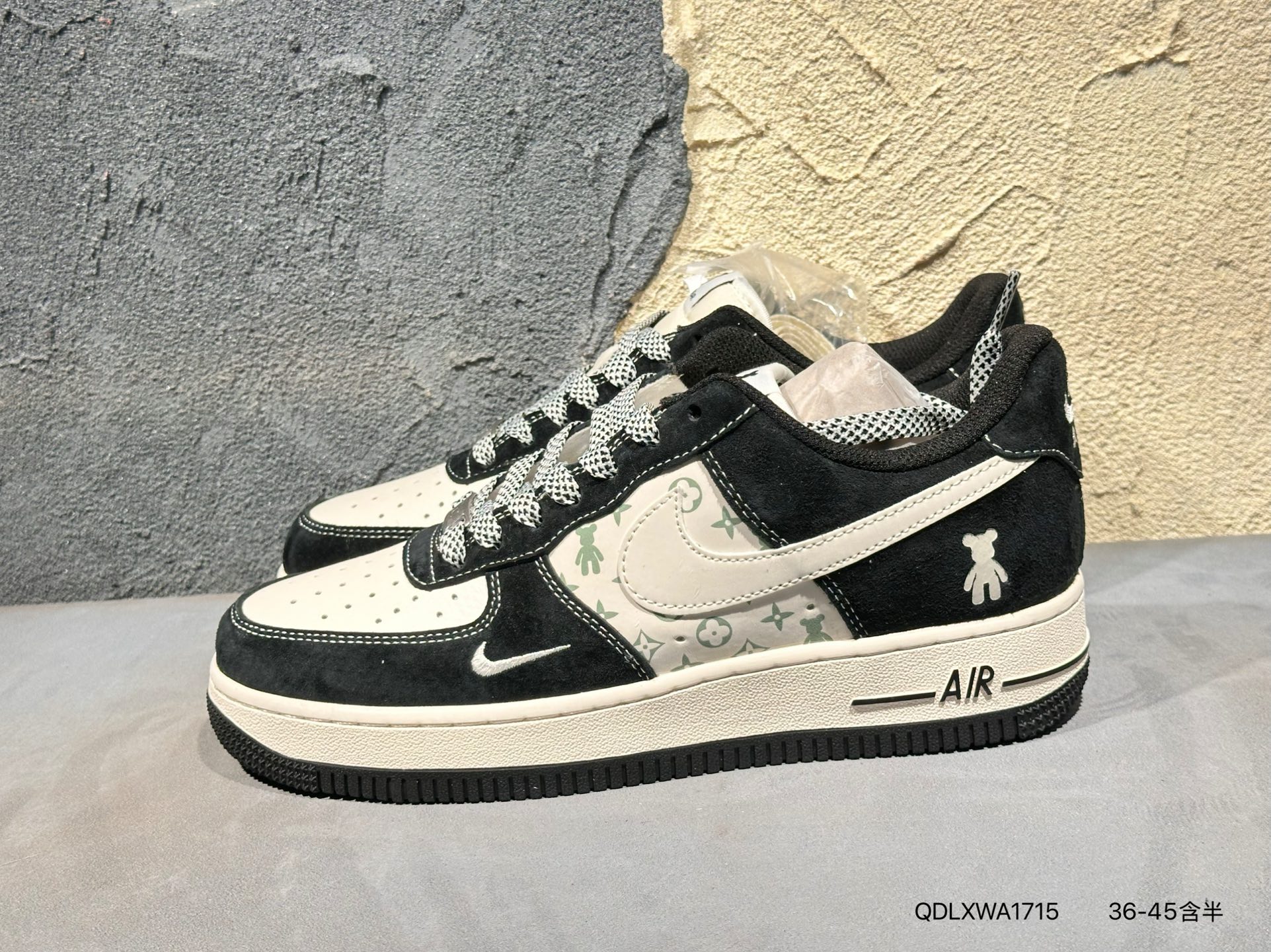 🈴 💰160  #新品上市实拍  
Nike Air Force 1 Low 07 x Supreme 
原楦头原纸板 打造纯正低帮空军版型
专注外贸渠道 全掌内置蜂窝气垫 
原盒配件 原厂中底钢印、拉帮完美 
官方货号：XZ3328-198 QDLXWA1715