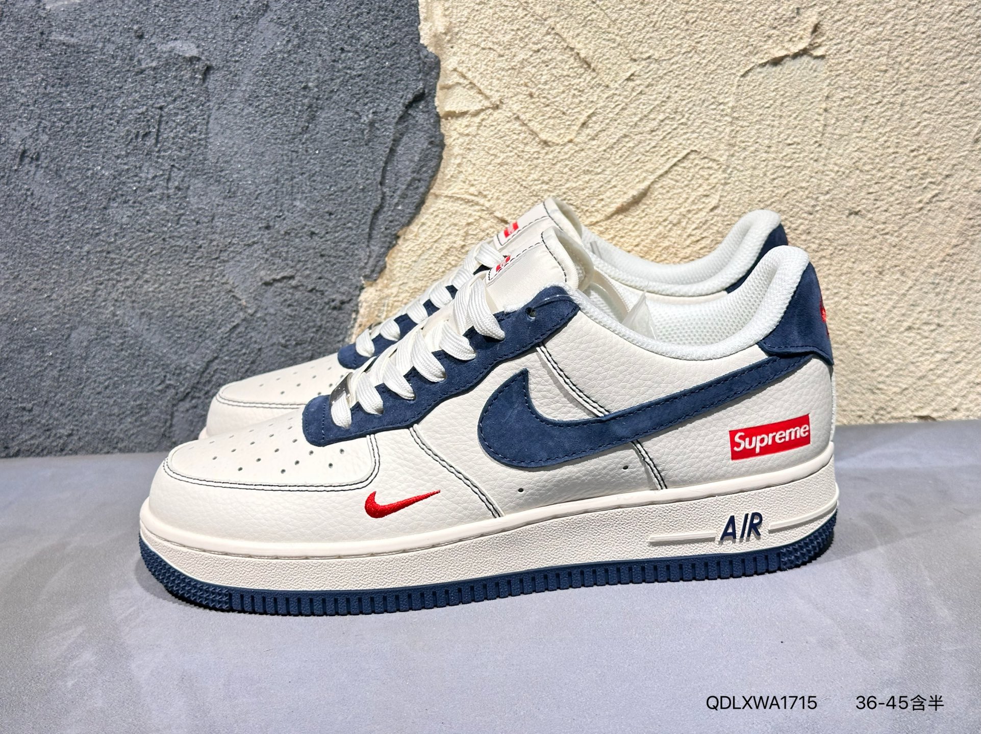 🈴 💰160  #新品上市实拍  
Nike Air Force 1 Low 07 x Supreme 
原楦头原纸板 打造纯正低帮空军版型
专注外贸渠道 全掌内置蜂窝气垫 
原盒配件 原厂中底钢印、拉帮完美 
官方货号：XZ3328-198 QDLXWA1715